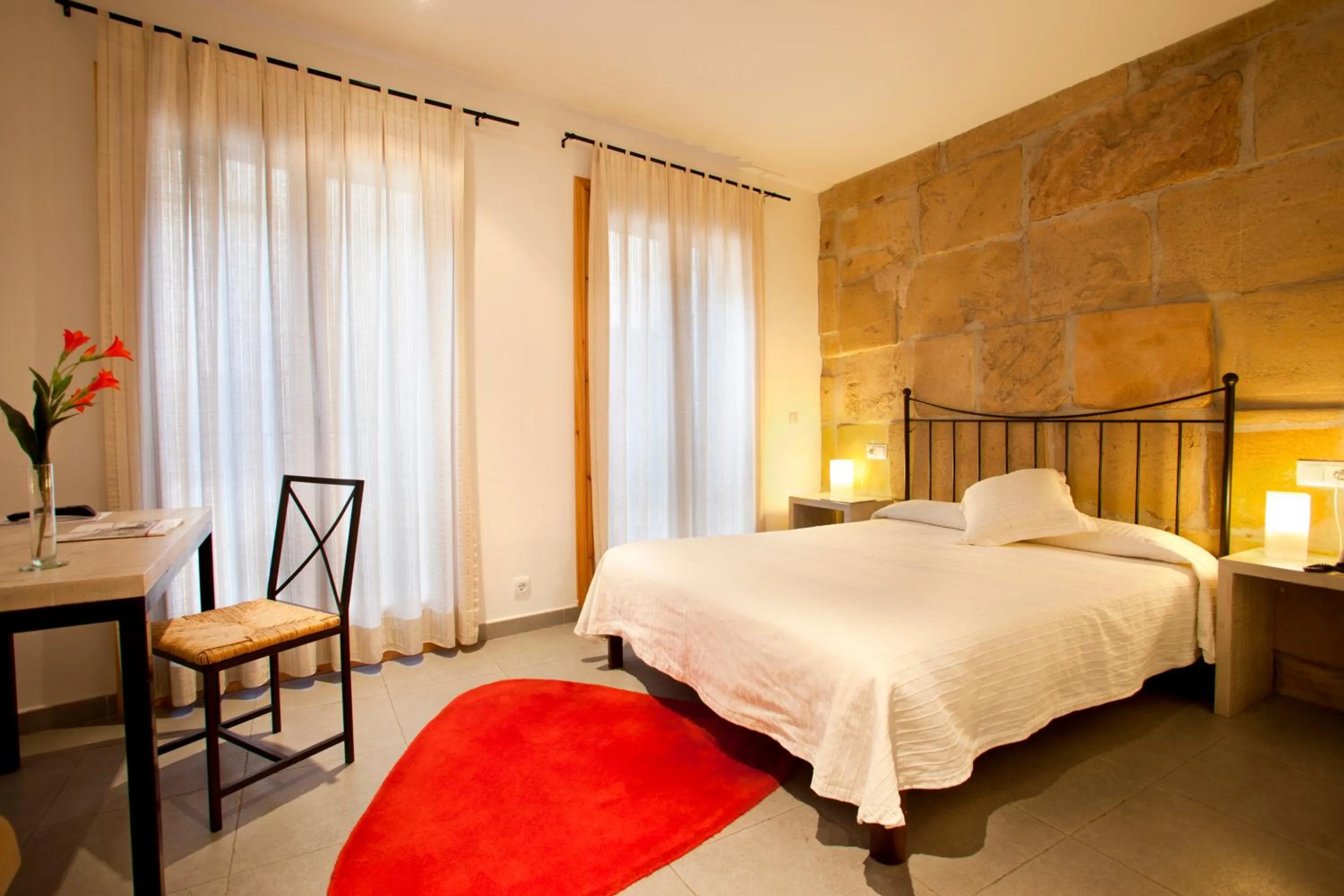 Photo of the whole room, Bed in L'Hostal Pollenca - Turisme Interior