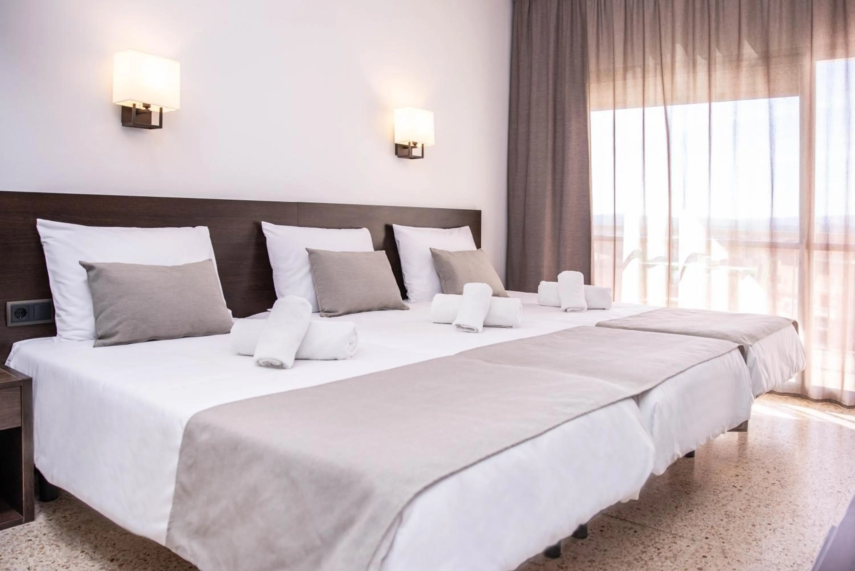 Bed in RVHotels GR92