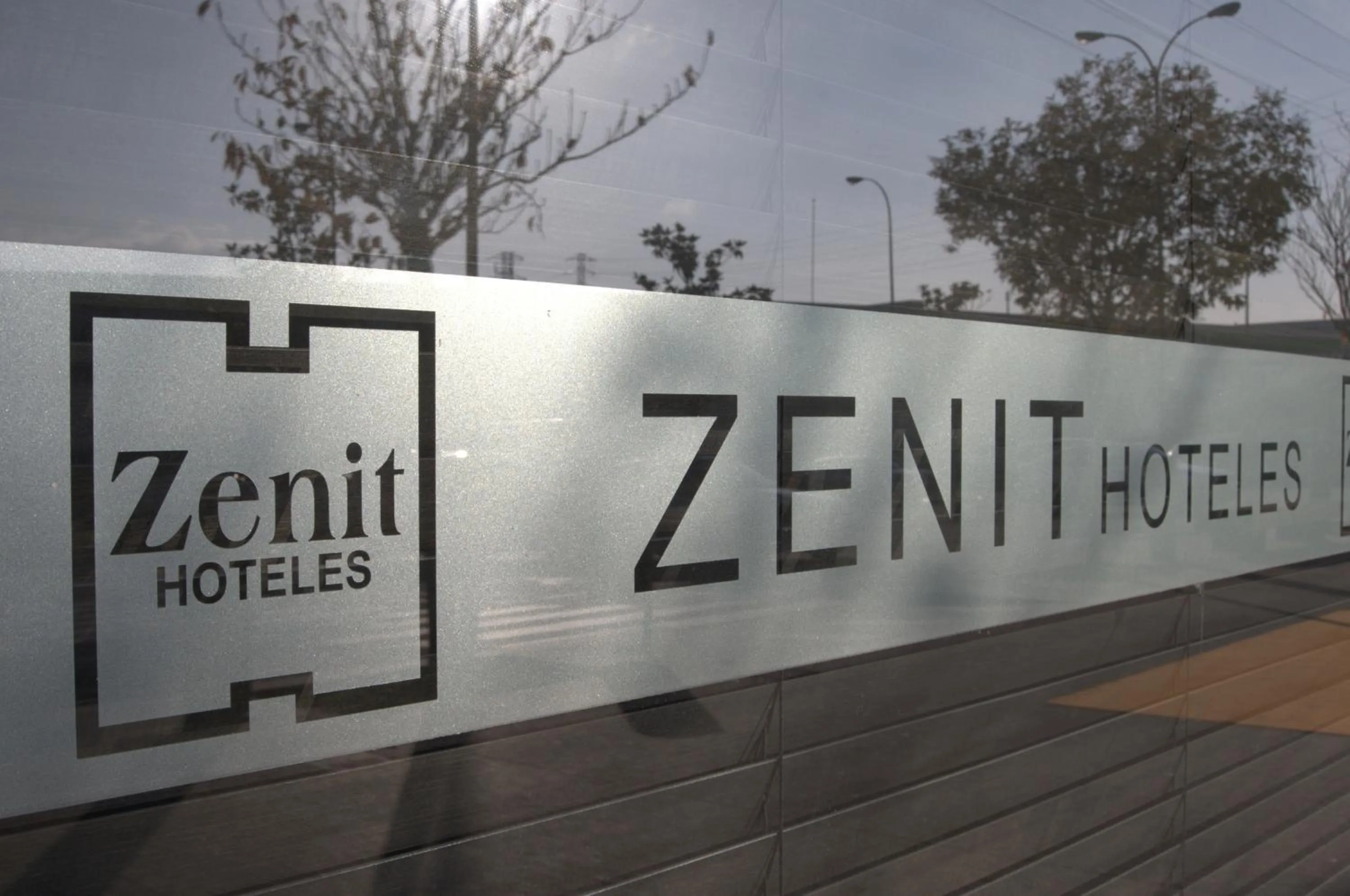 Logo/Certificate/Sign in Hotel Zenit Pamplona