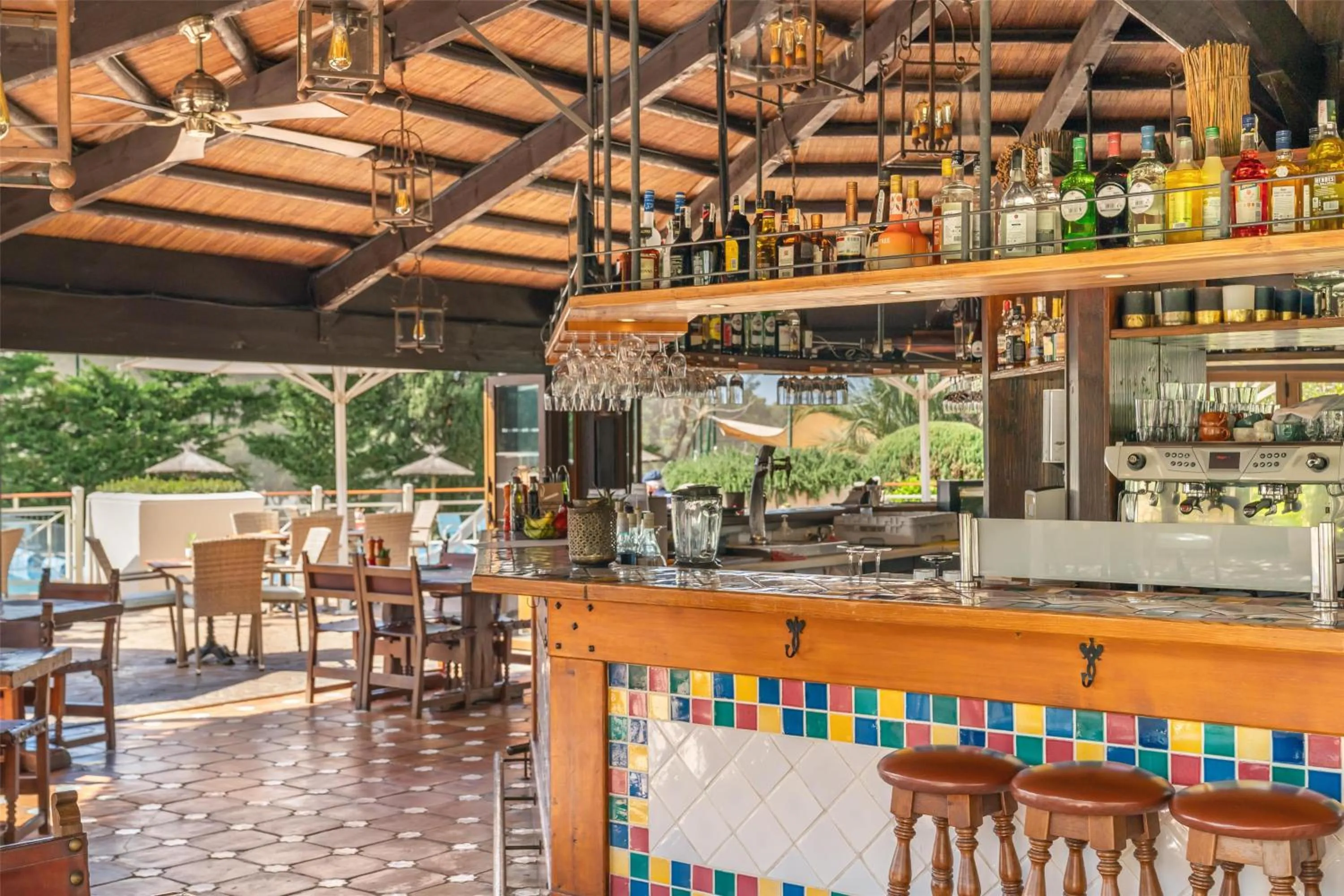 Lounge or bar in Lindner Hotel Mallorca Portals Nous, part of JdV by Hyatt