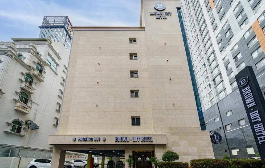 Property building in Gwangju Brown Dot Cheomdan