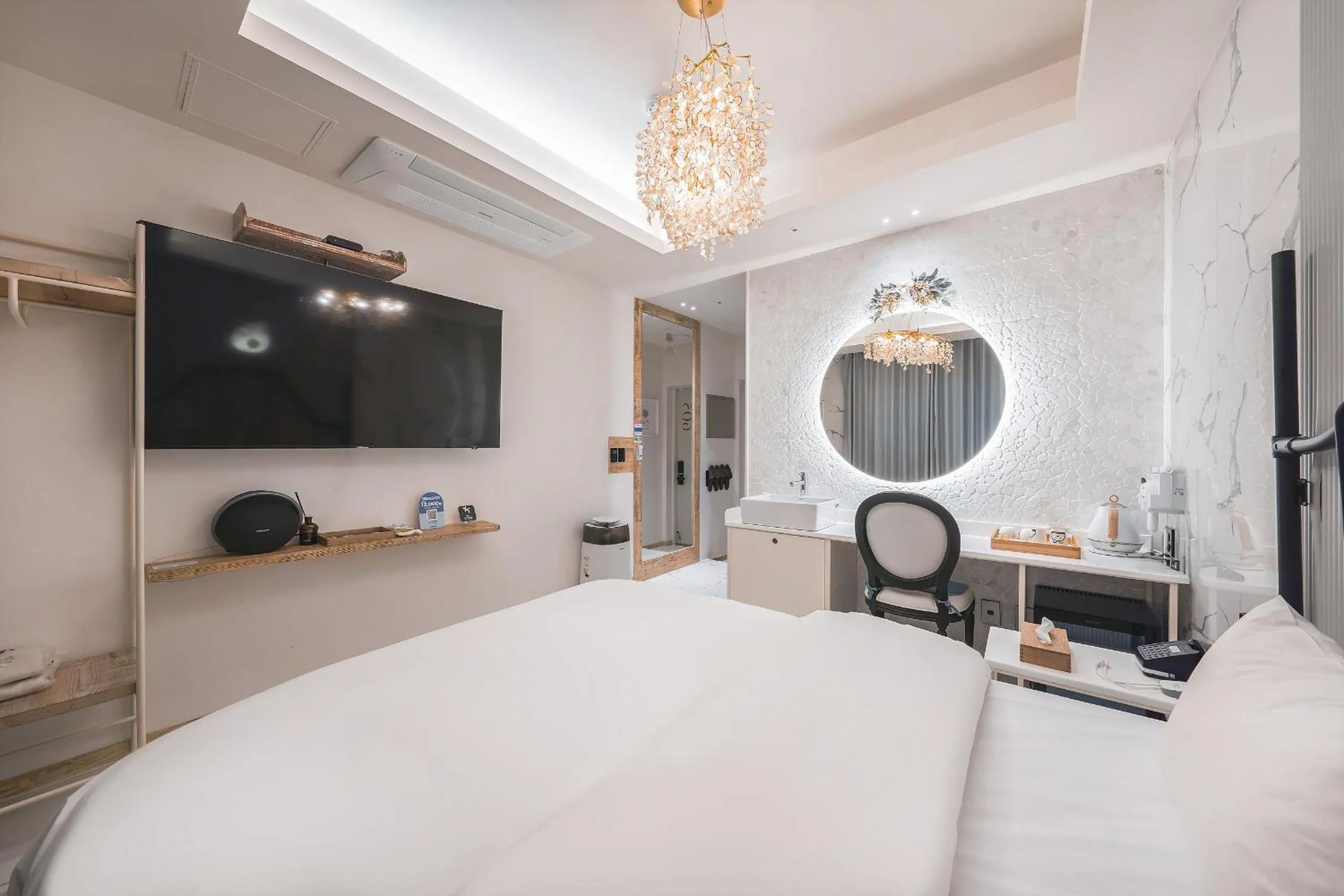 Property building, Bed in Daegu February Hotel Lions Park