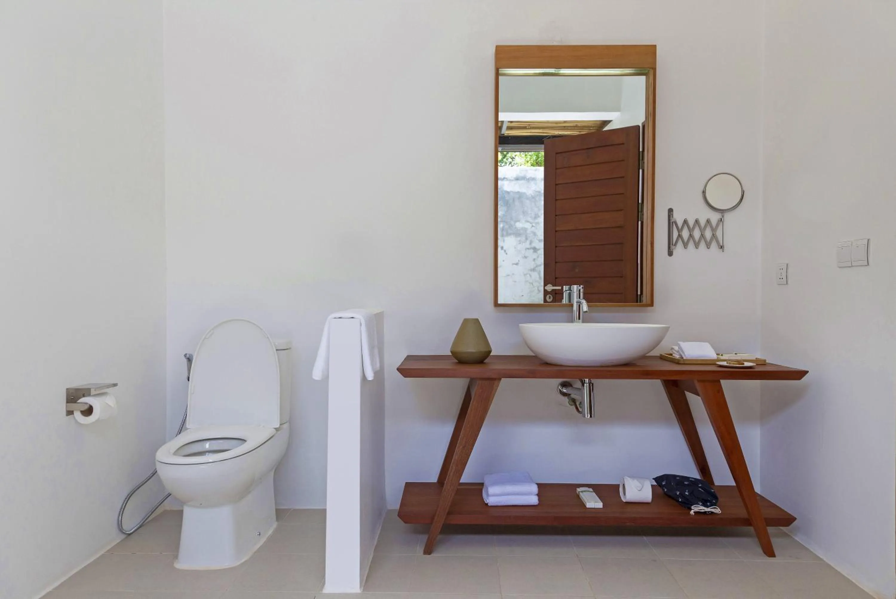 Toilet in ISLAND CENTER POINT