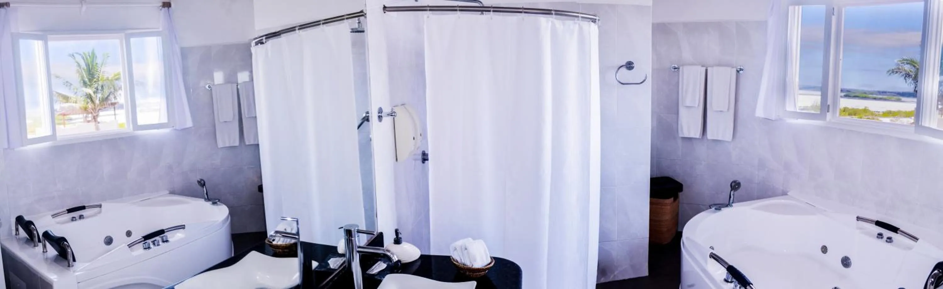 Hot Tub in Hotel Angermeyer Waterfront Inn