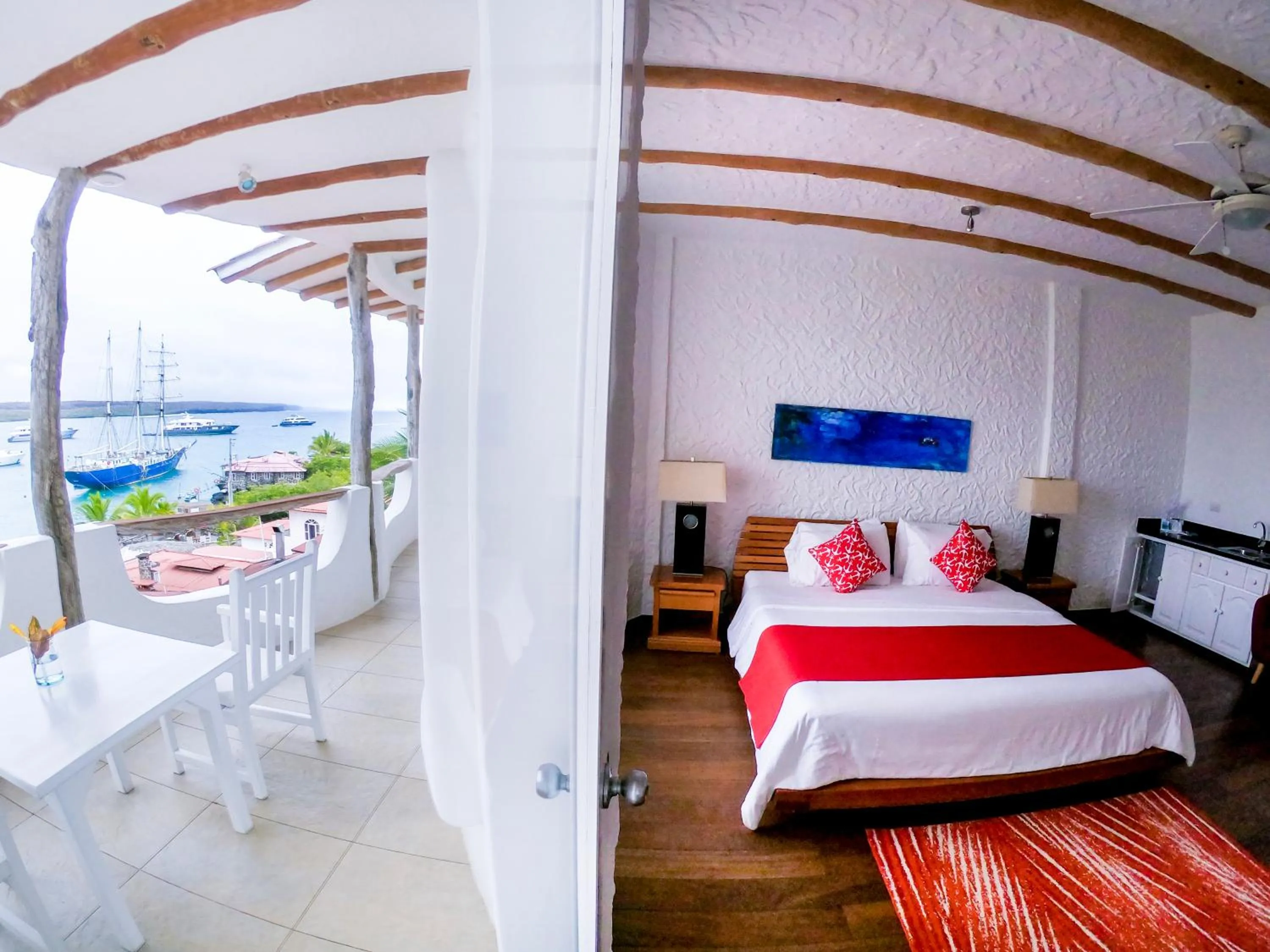 View (from property/room), Bed in Hotel Angermeyer Waterfront Inn