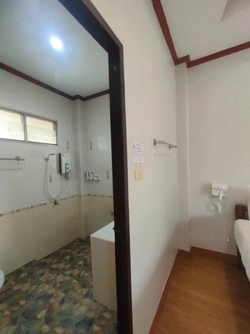 Shower, Bed in Chatchawan Resort