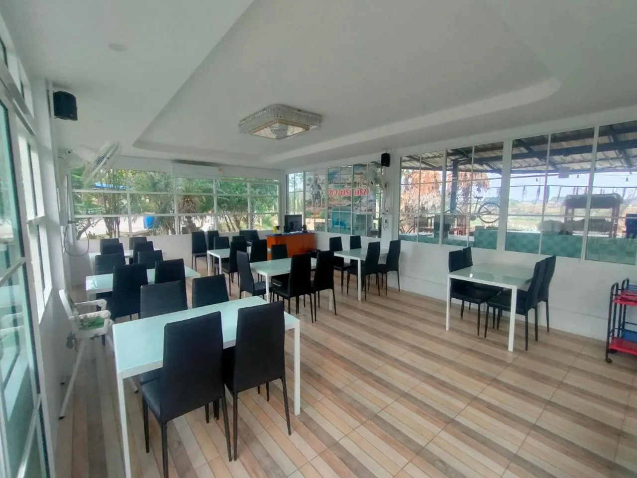 Restaurant/places to eat in Chatchawan Resort