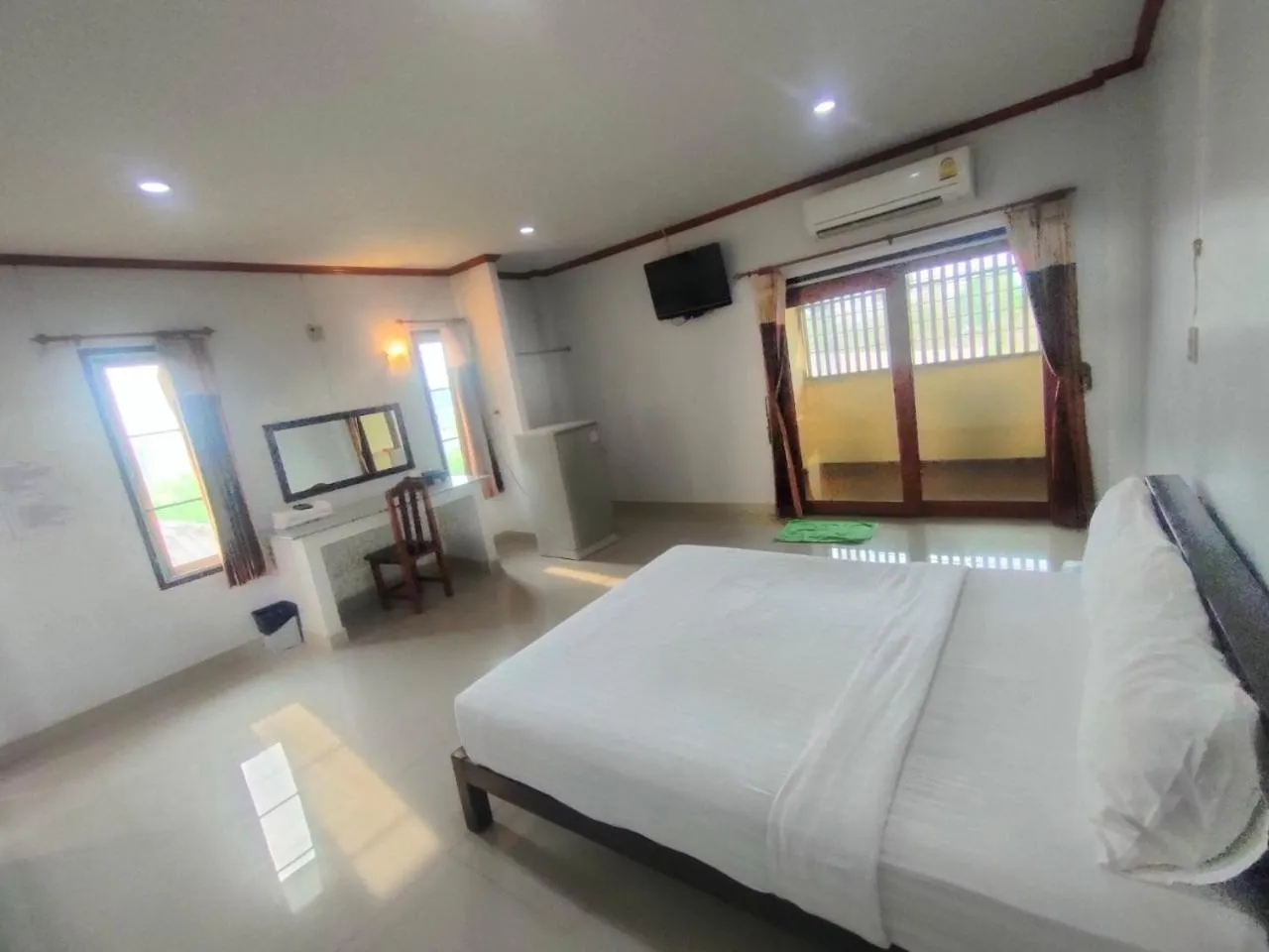 Bed in Chatchawan Resort