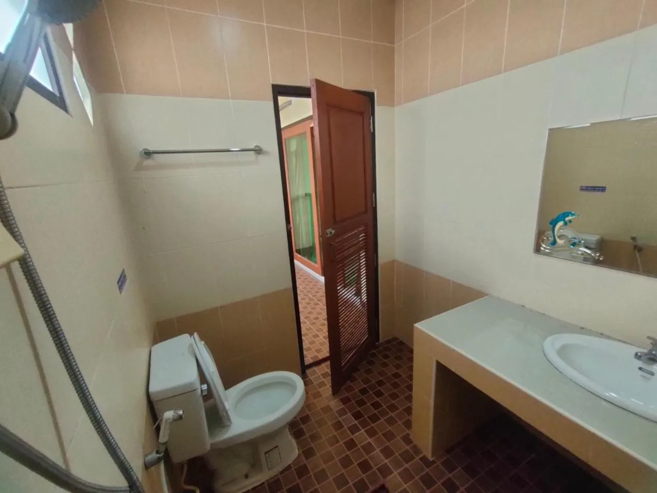 Shower in Chatchawan Resort