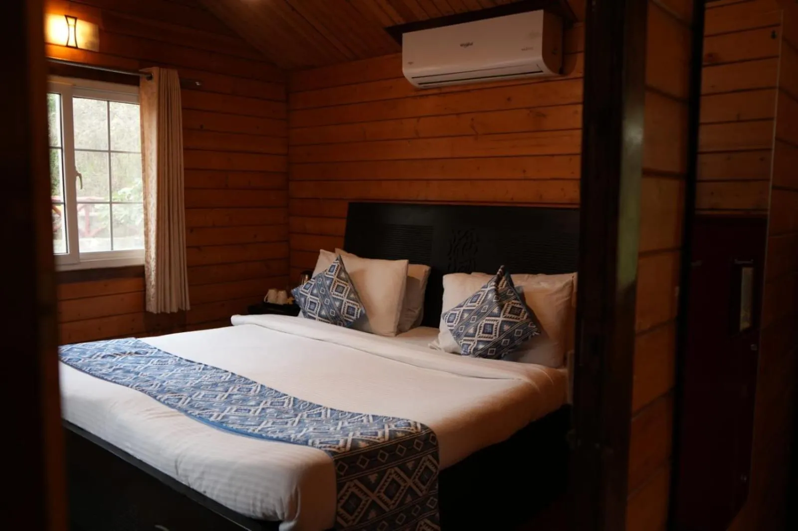 Bedroom, Bed in Namanbagh
