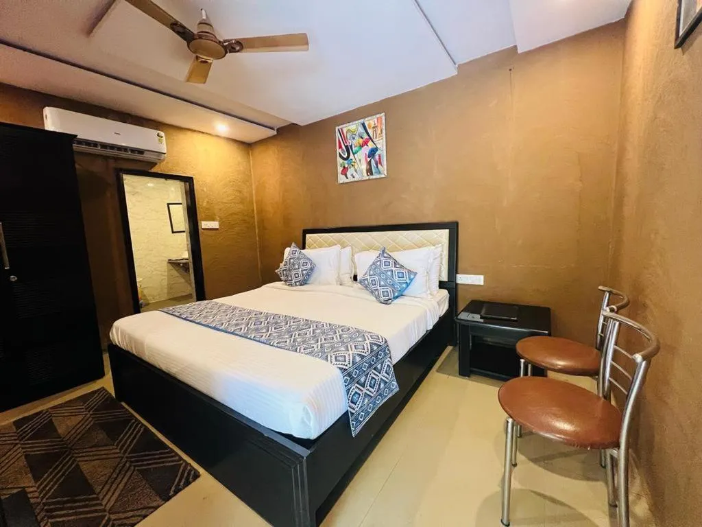 Bed in Namanbagh