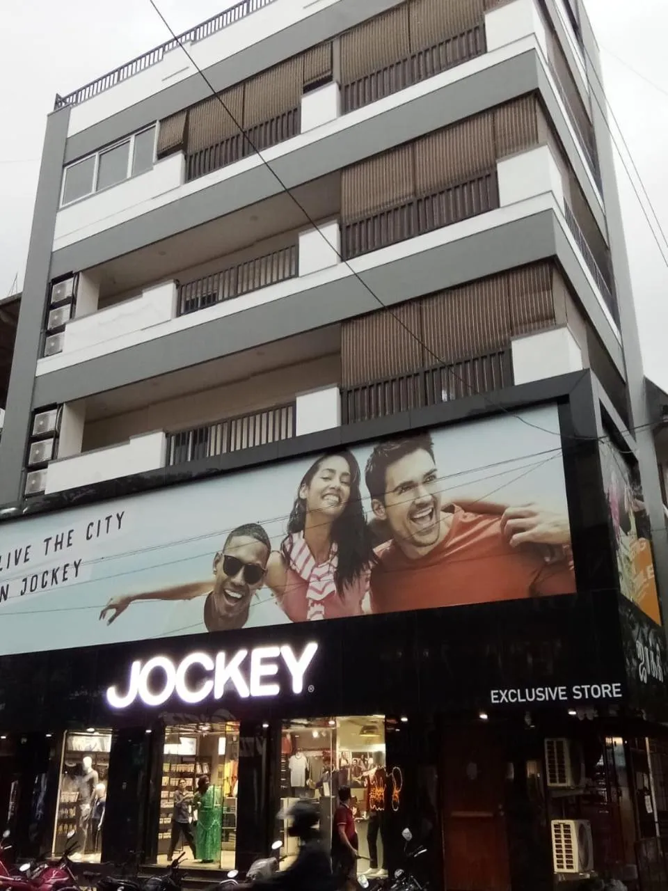 Property building in Casa Mel