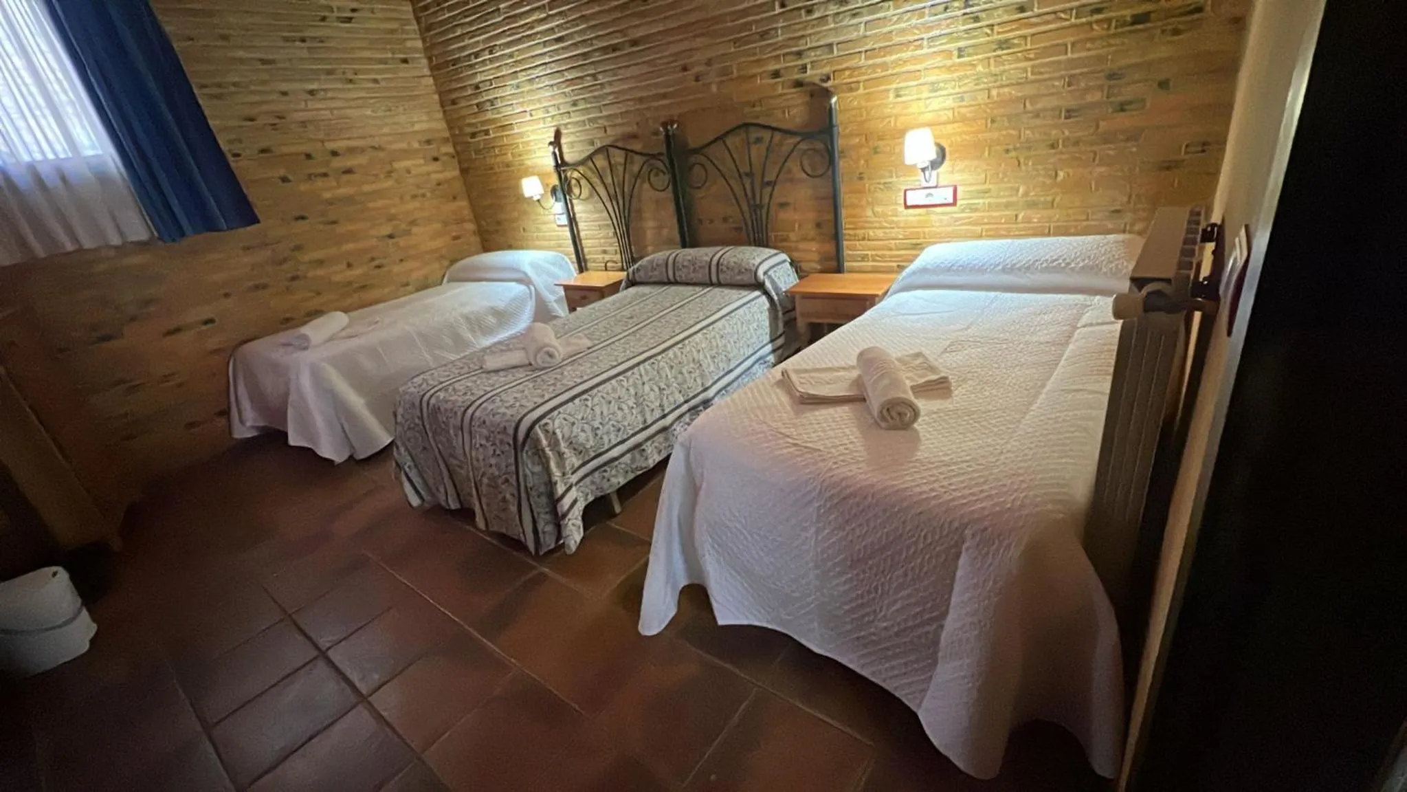 Photo of the whole room, Bed in Hostal meson del rey