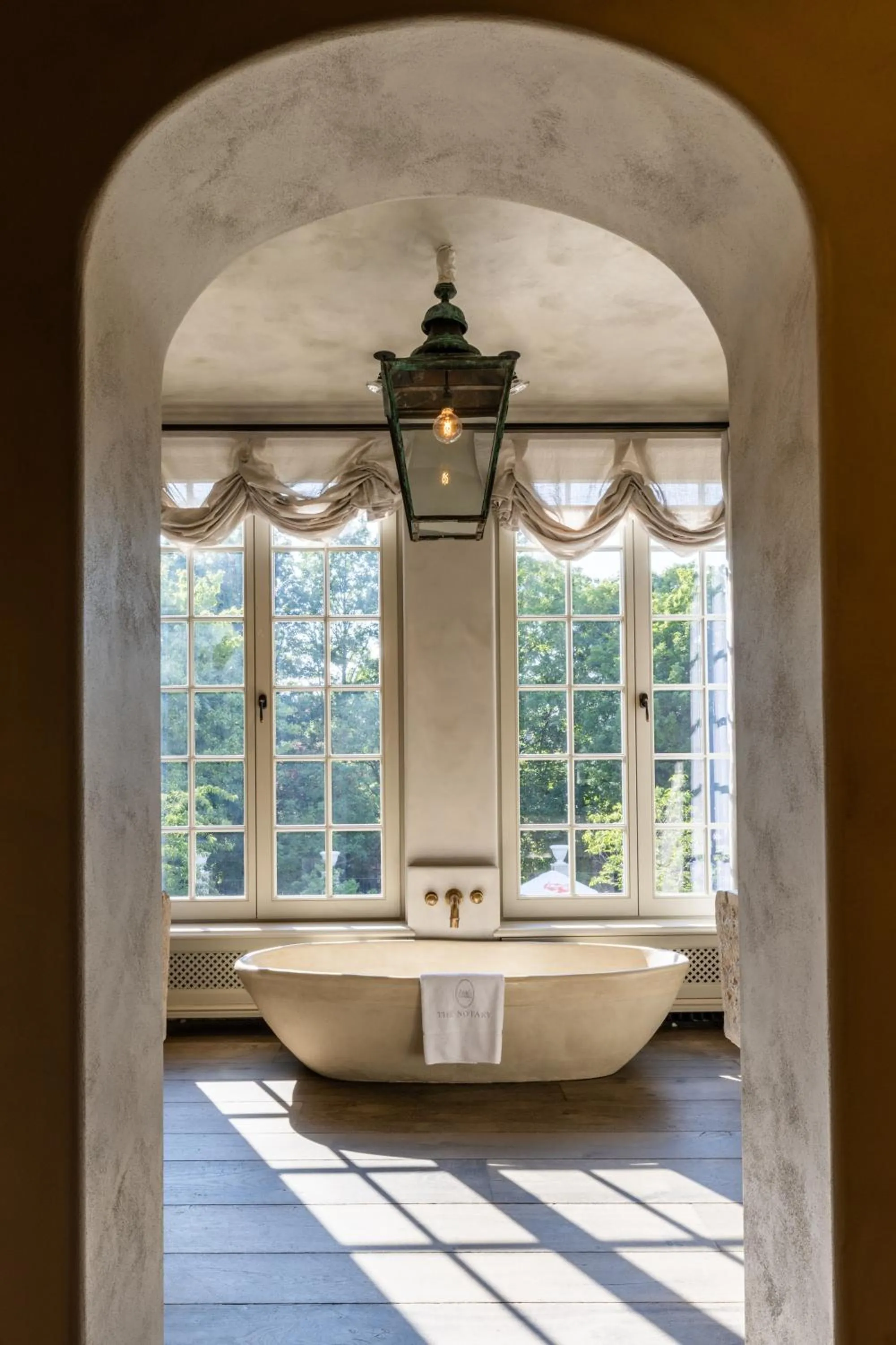 Bath, Bed in The Notary