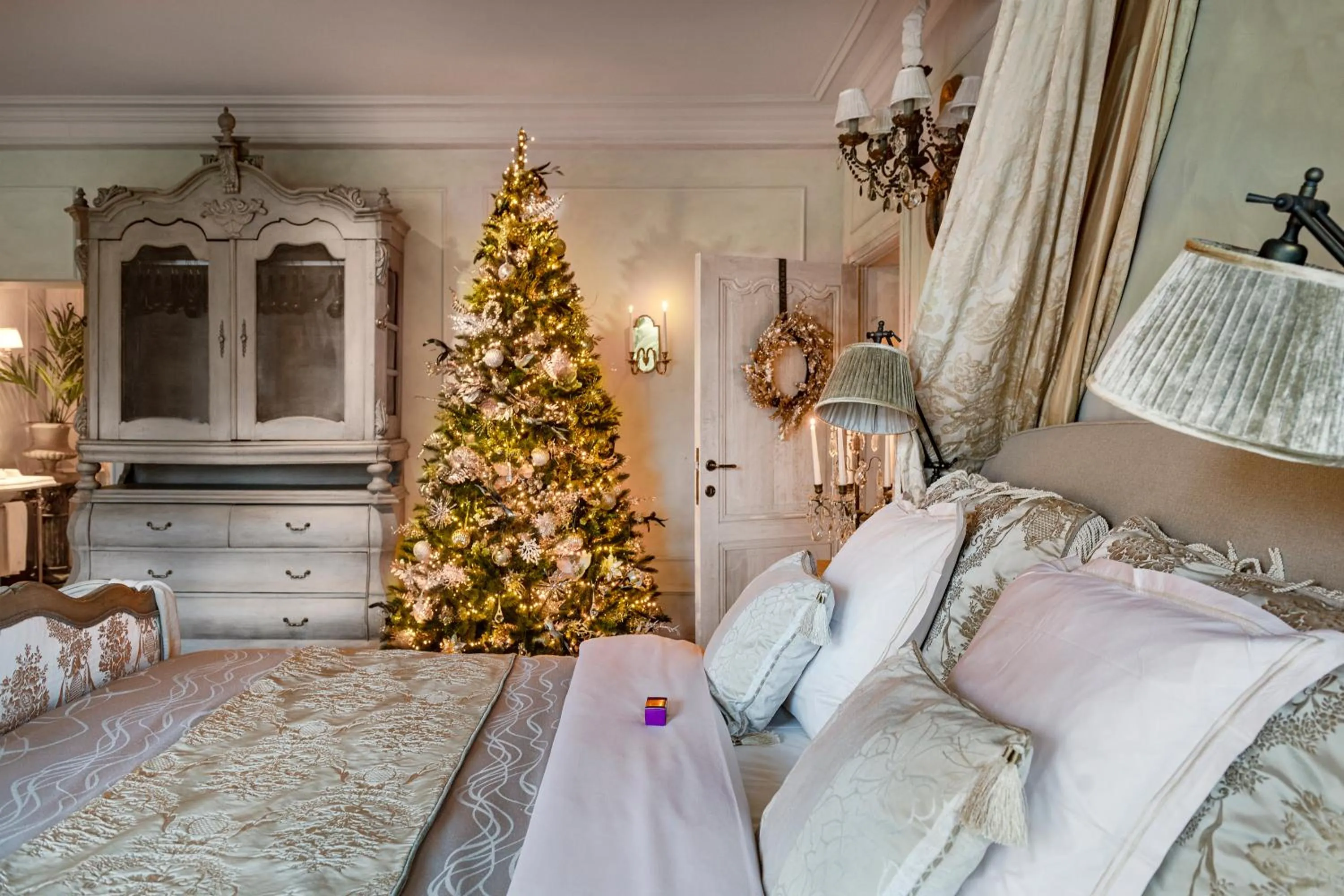 Bedroom, Bed in The Notary