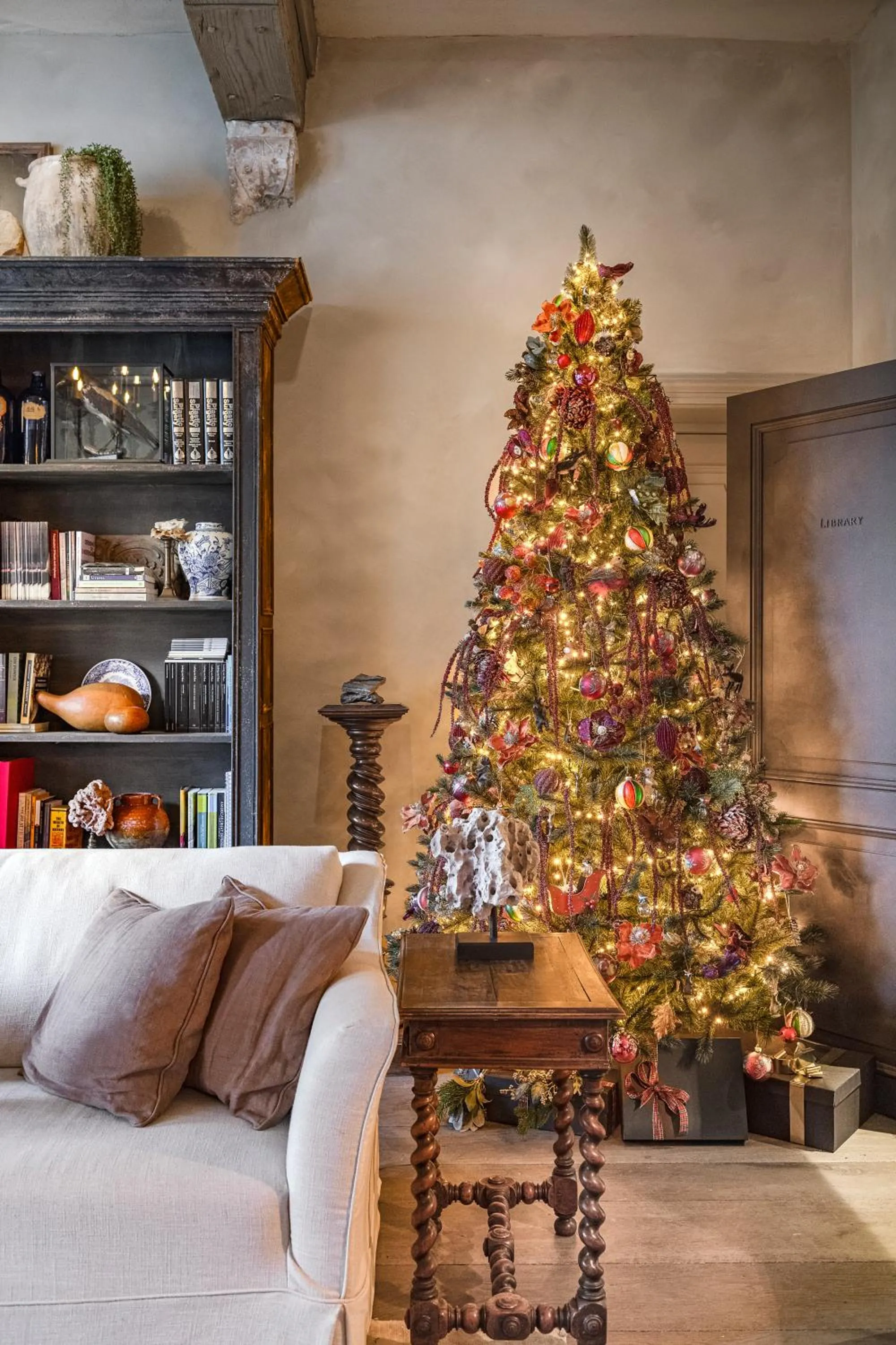 Library in The Notary