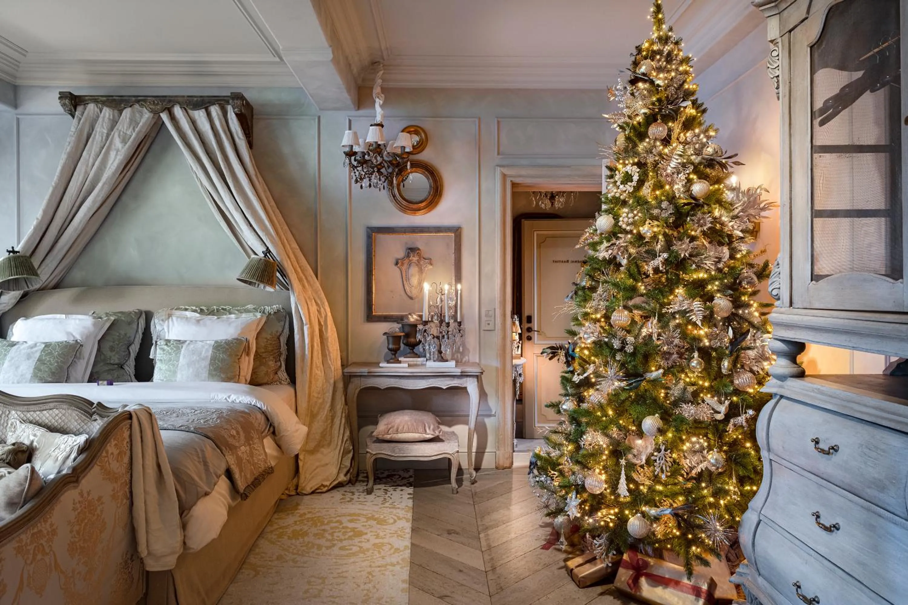 Bedroom, Bed in The Notary