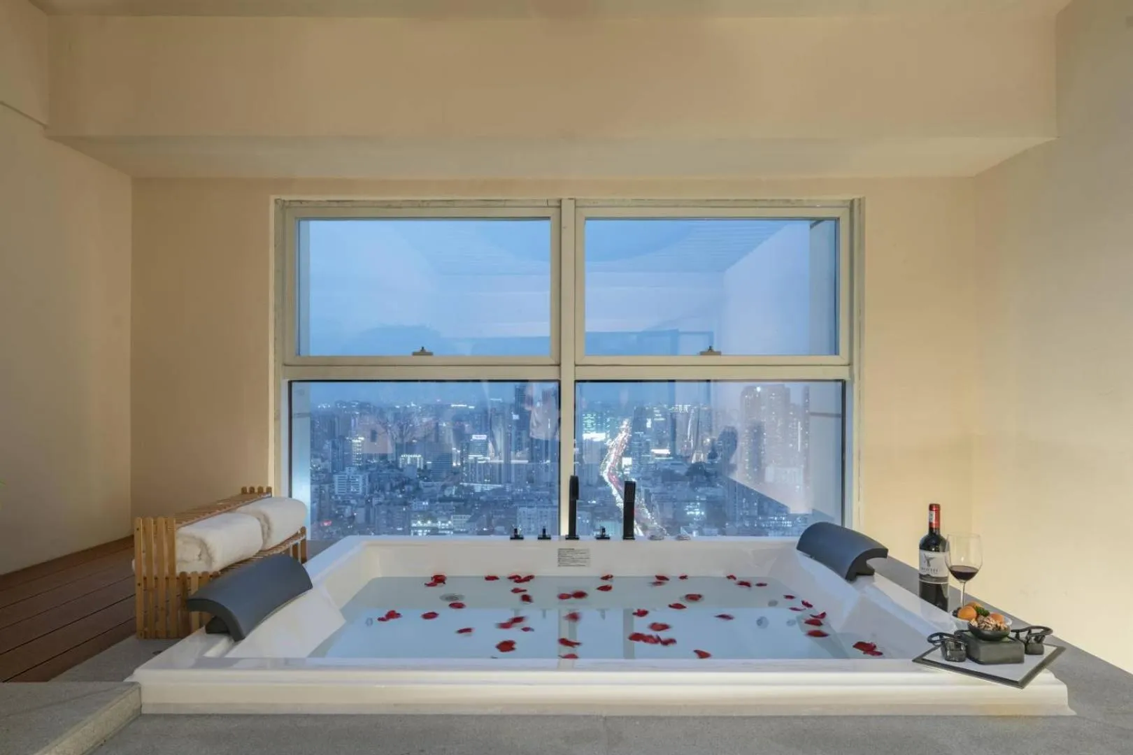 Bath, Bed in Pagoda Hotel Chengdu Taikoo Li