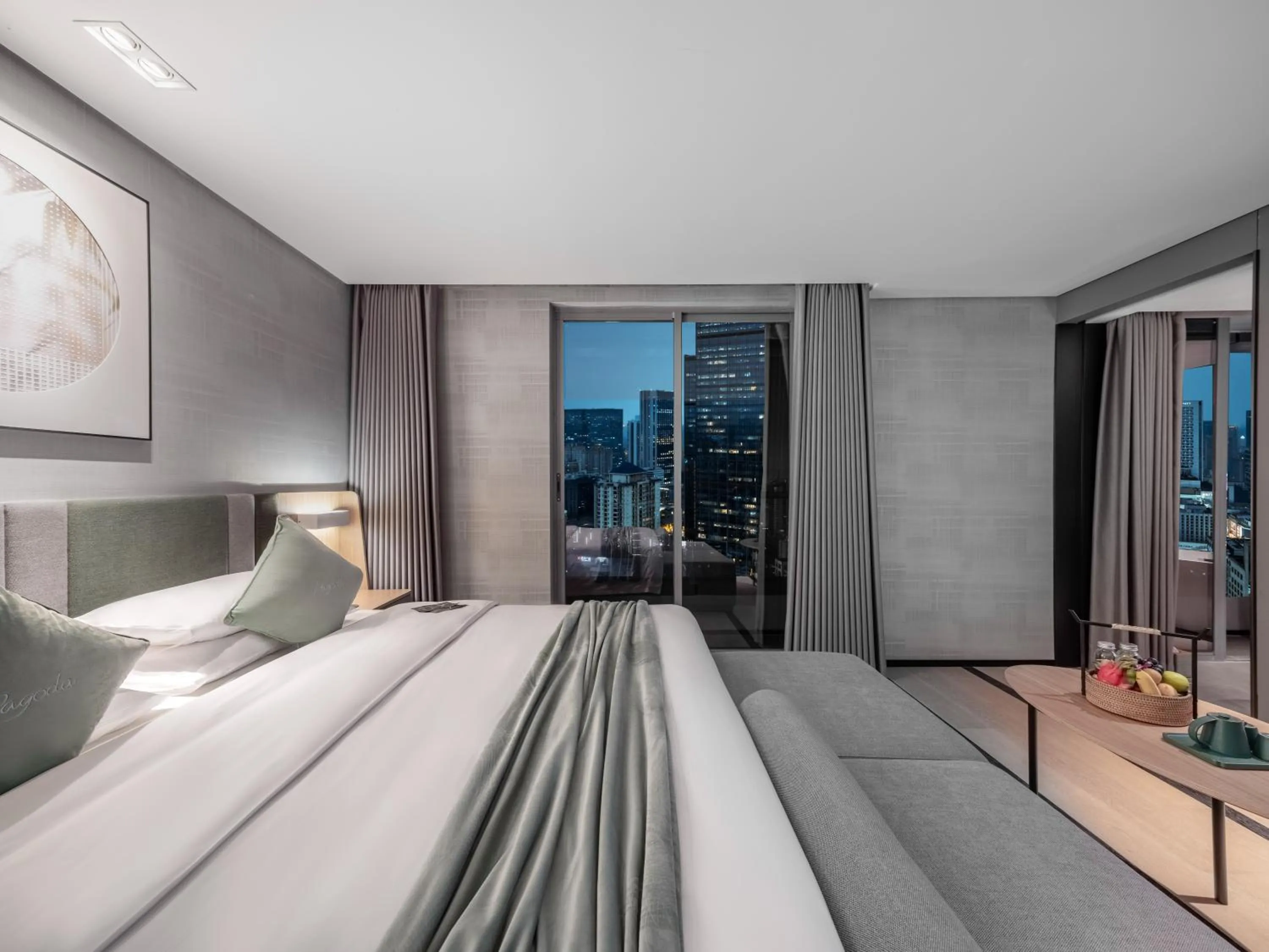 Bed in Pagoda Hotel Chengdu Taikoo Li