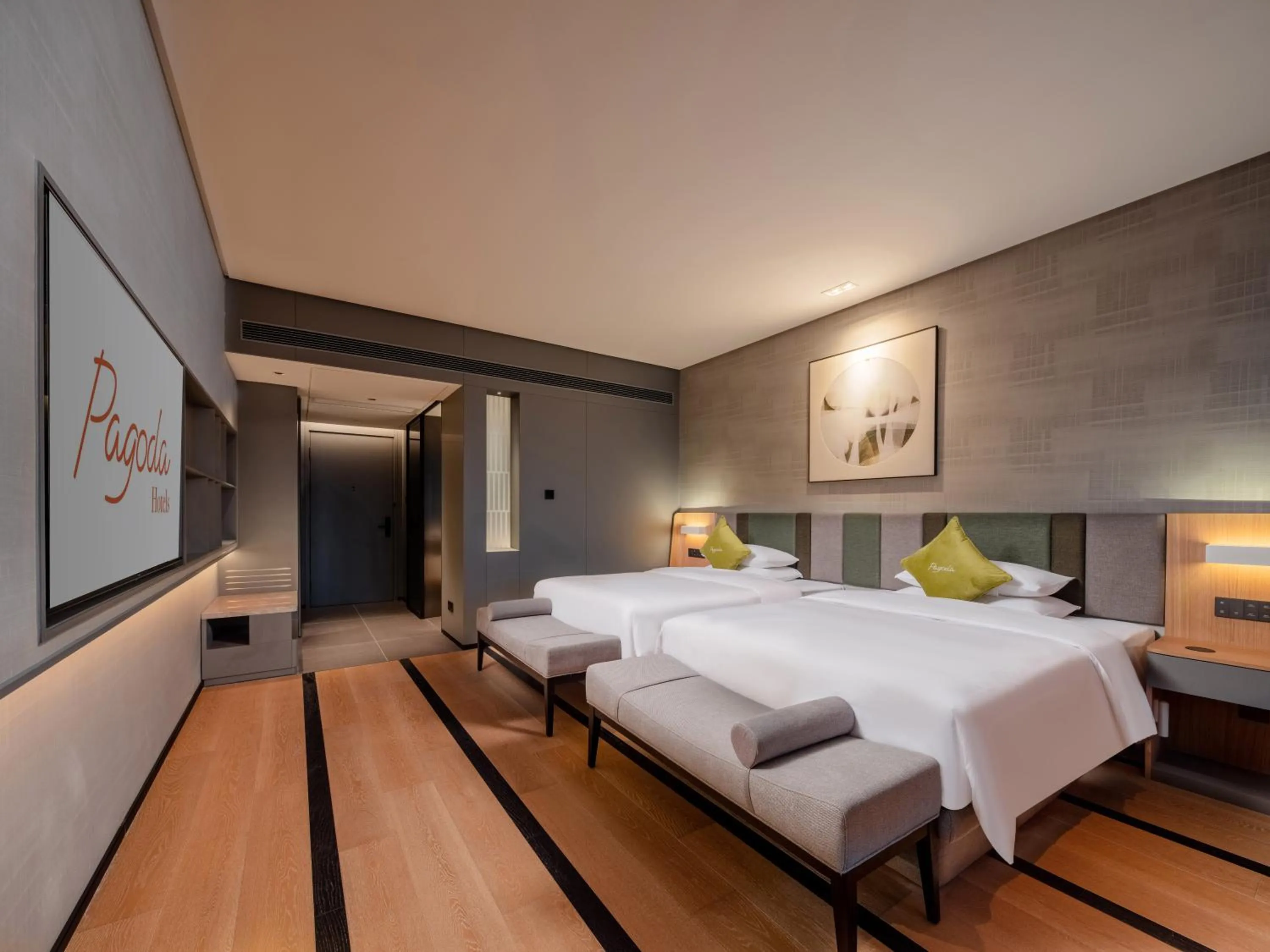 Photo of the whole room, Bed in Pagoda Hotel Chengdu Taikoo Li