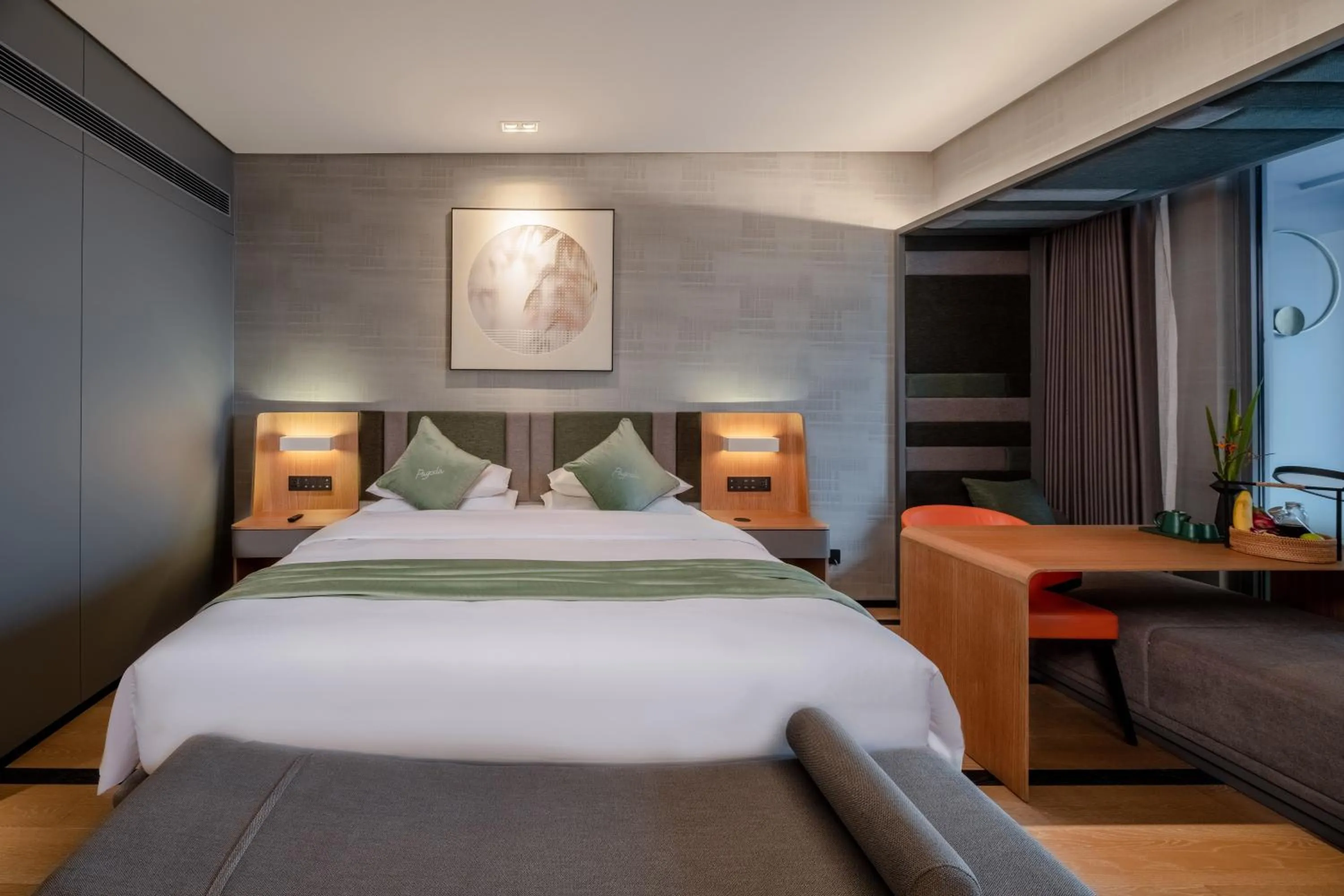 Bed in Pagoda Hotel Chengdu Taikoo Li