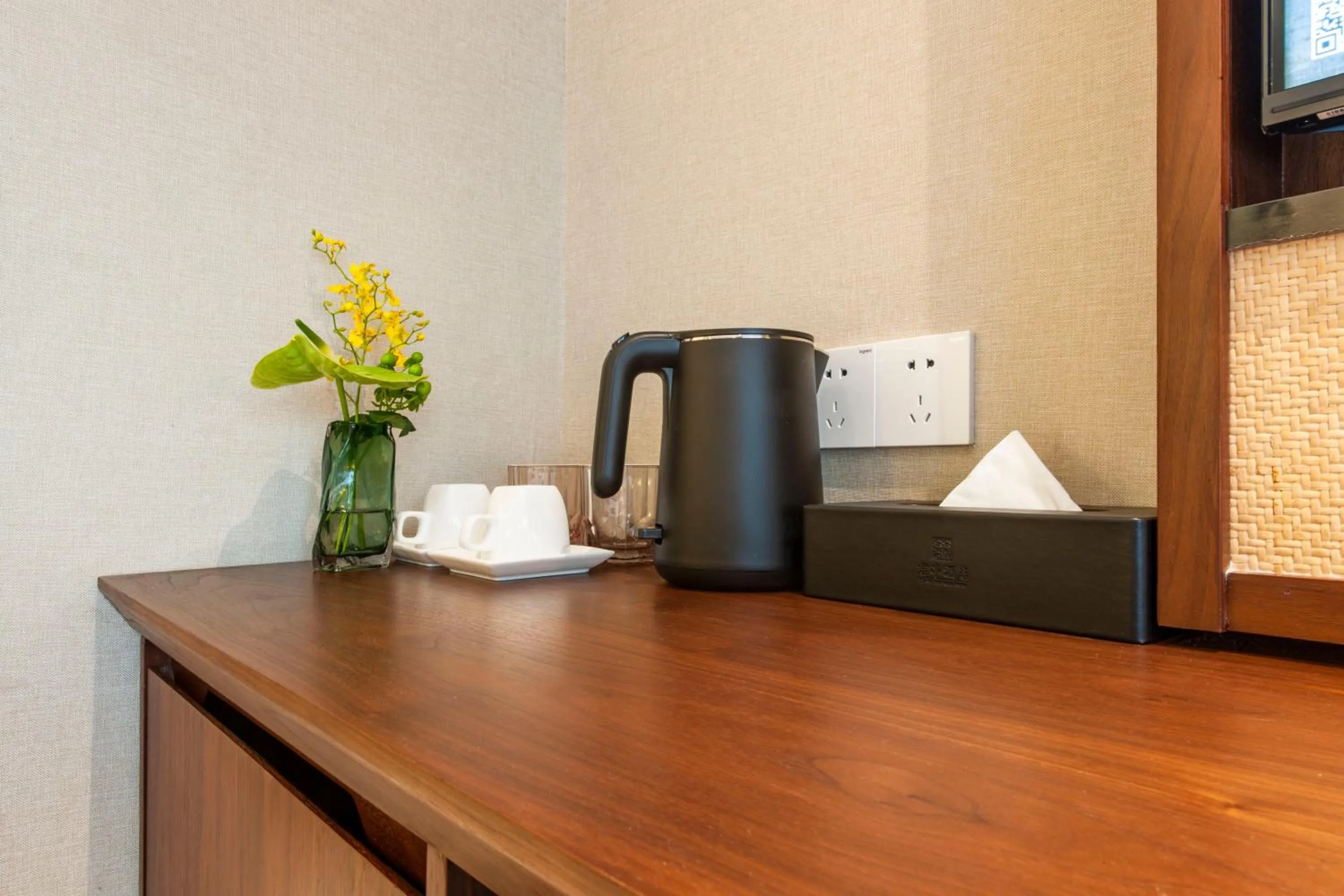 hair dresser in SSAW Boutique Hotel Shanghai Huangpu River