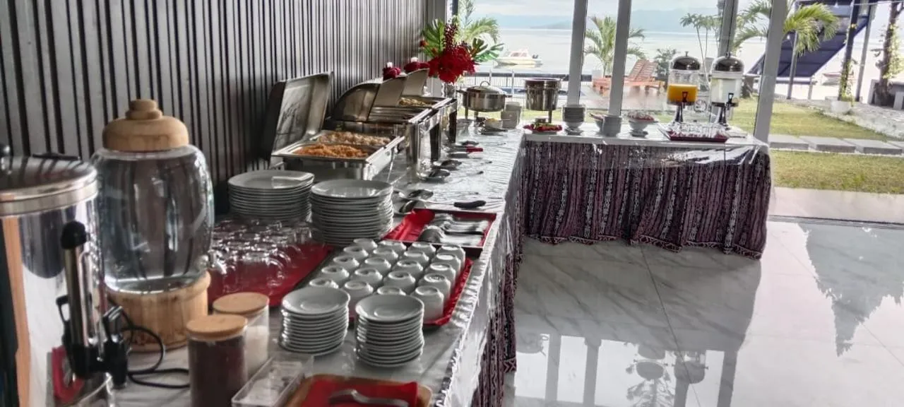 Restaurant/places to eat in PURNAMA BALIGE HOTEL