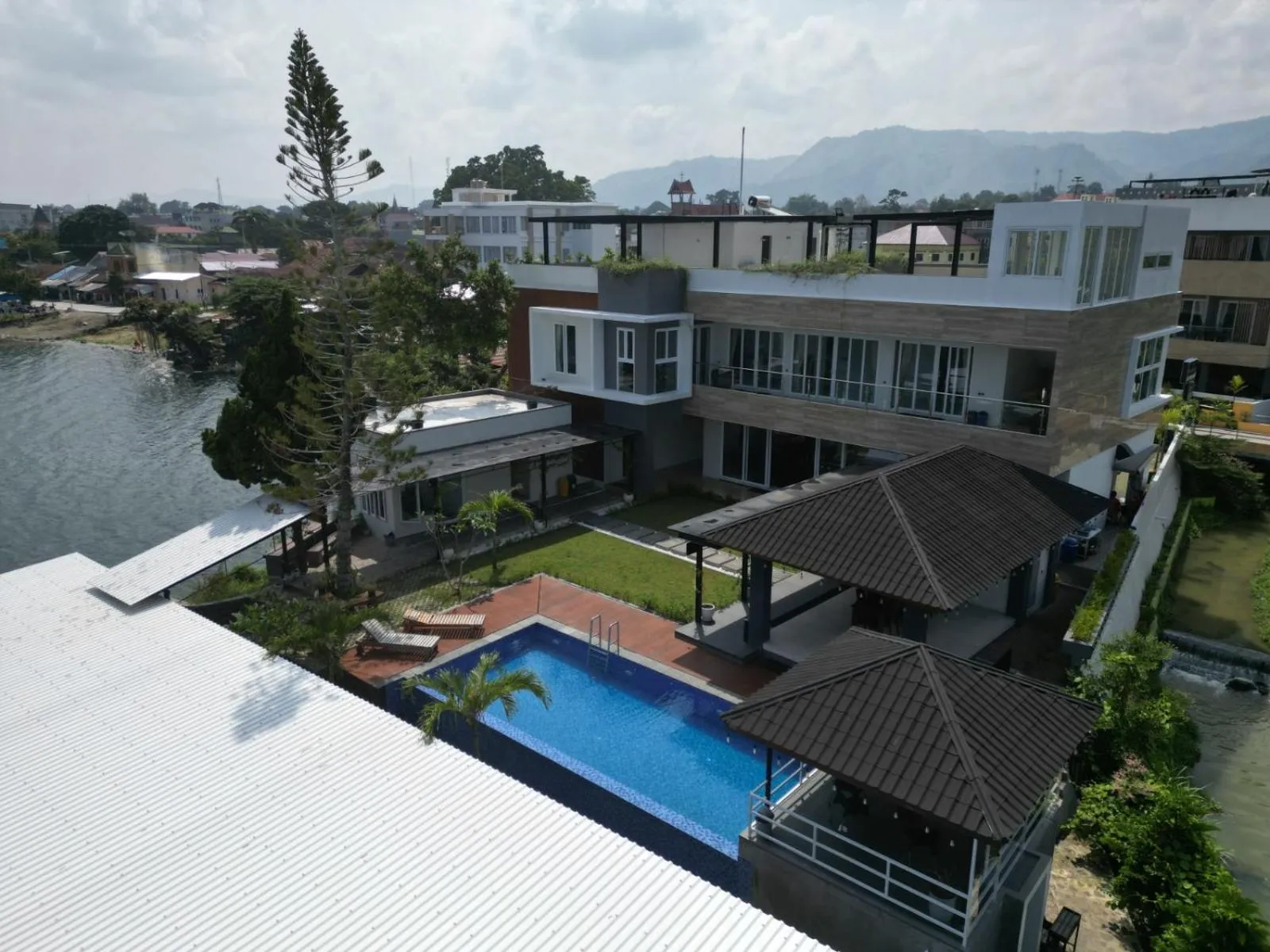 Property building in PURNAMA BALIGE HOTEL