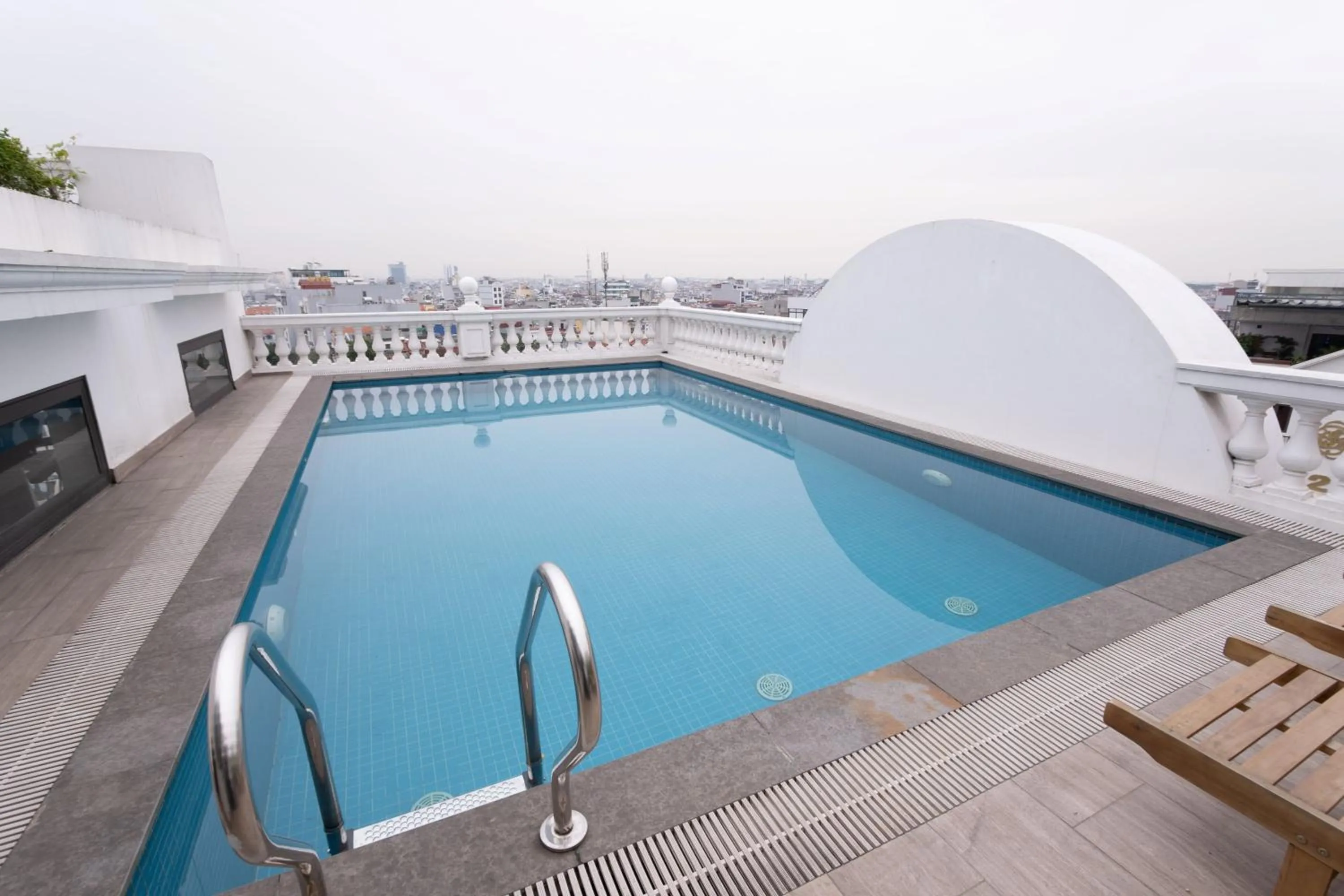 Swimming pool in Ostara Hotel & Apartment