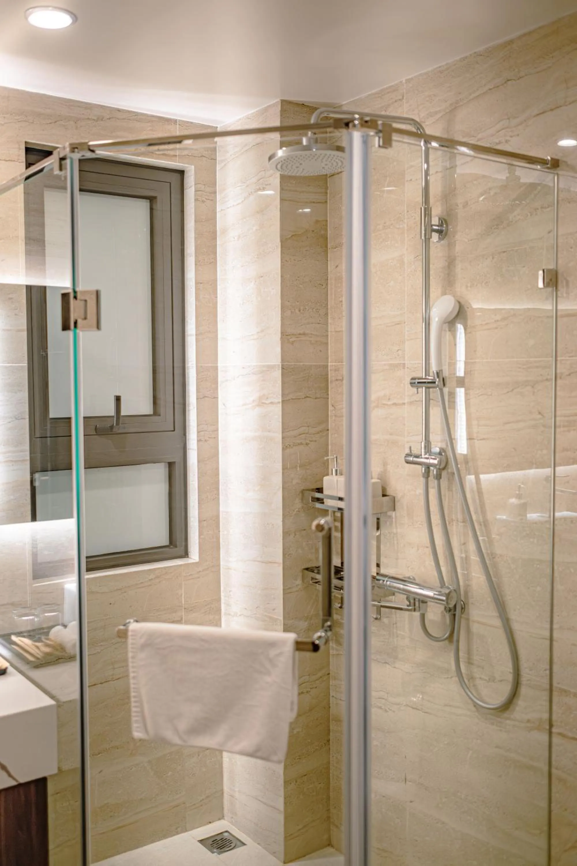 Shower in Ostara Hotel & Apartment