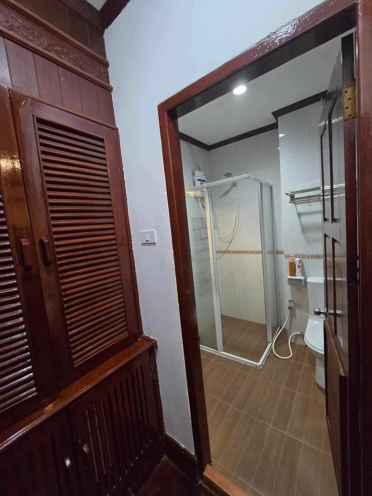 Toilet in DaViKa Hotel