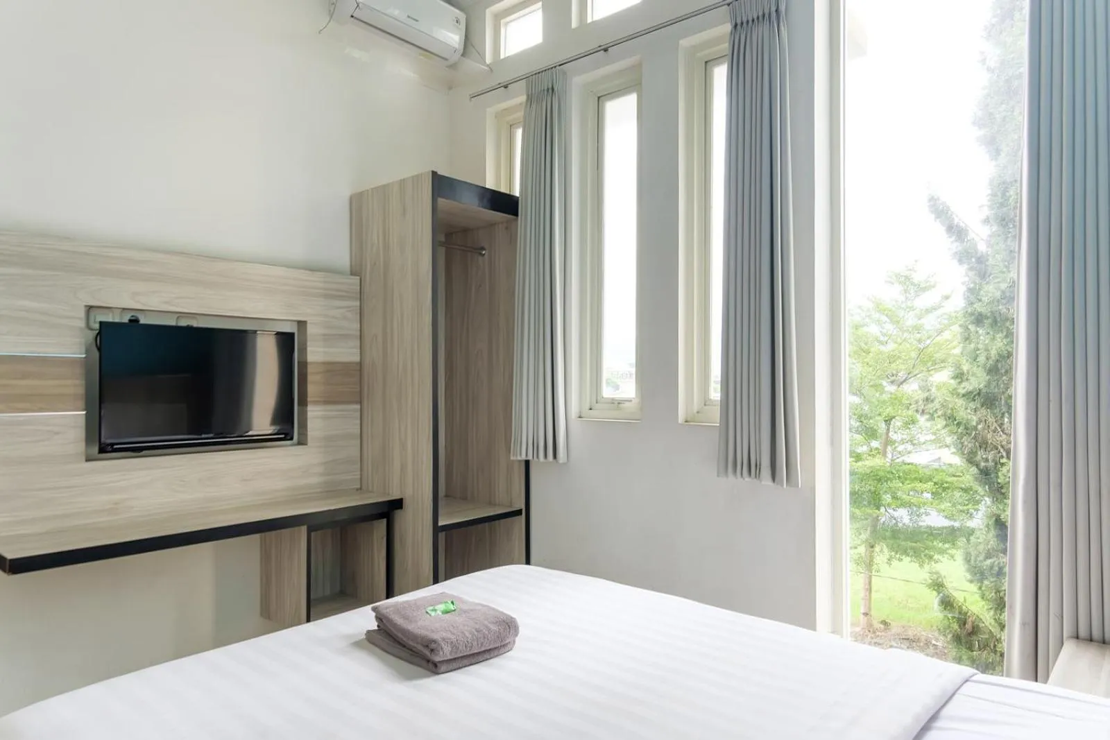 Bedroom, Bed in TwoSpaces Living at Panorama Villas