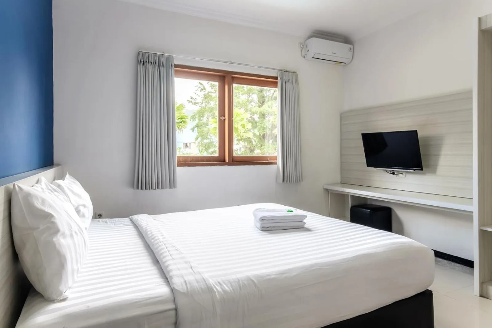 Bedroom, Bed in TwoSpaces Living at Panorama Villas