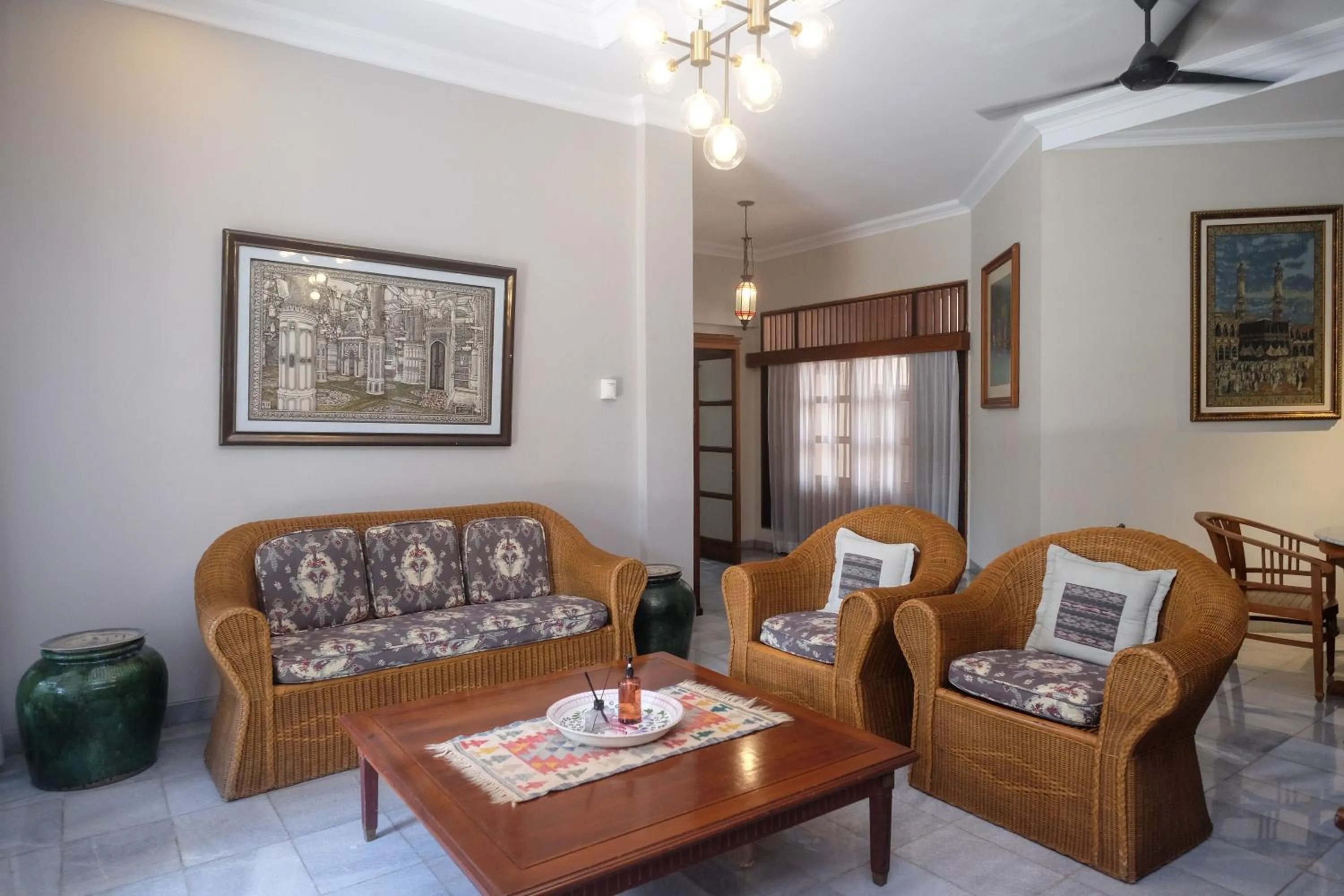 Living room in SAREH VILLA by The Lavana