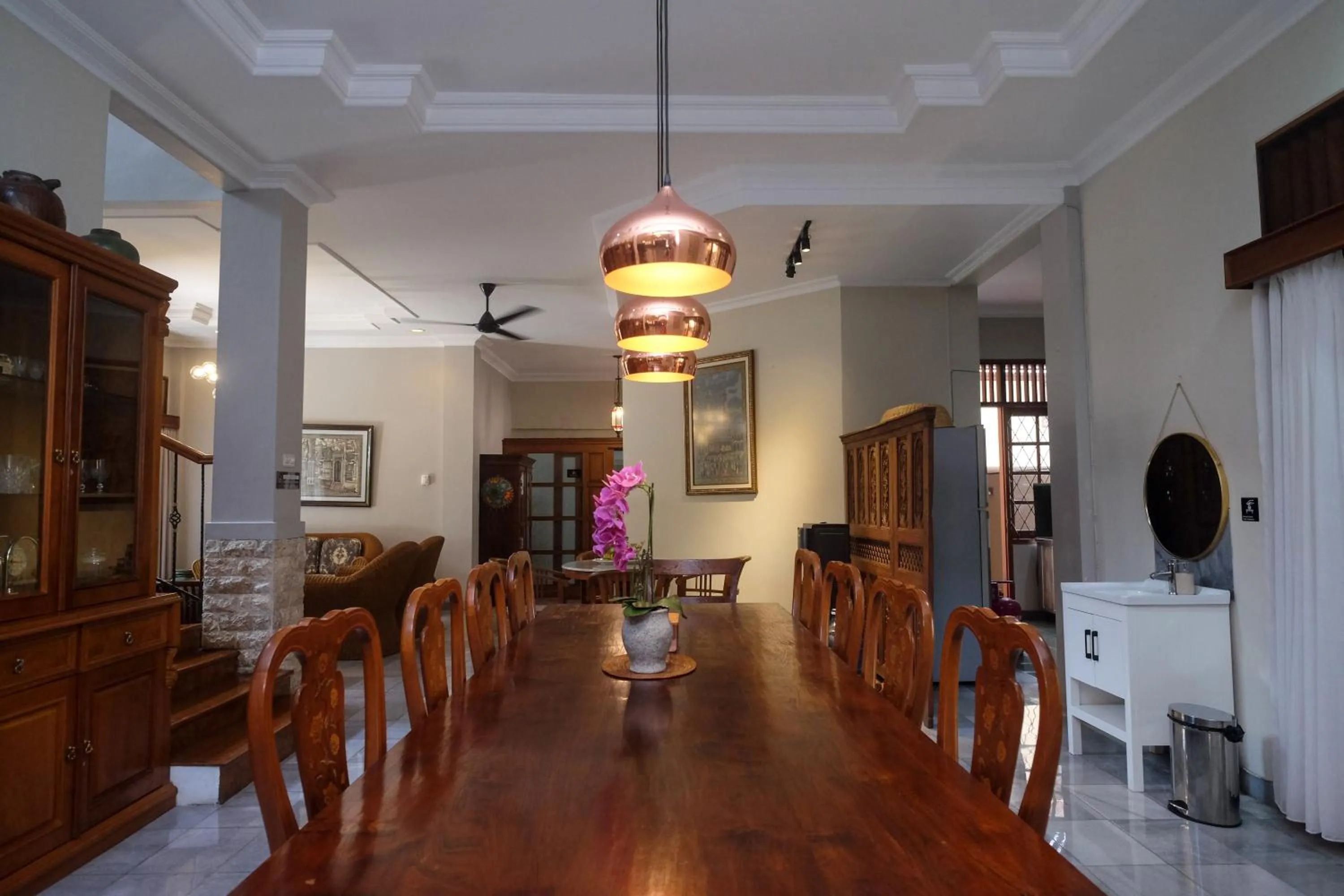 Dining area in SAREH VILLA by The Lavana