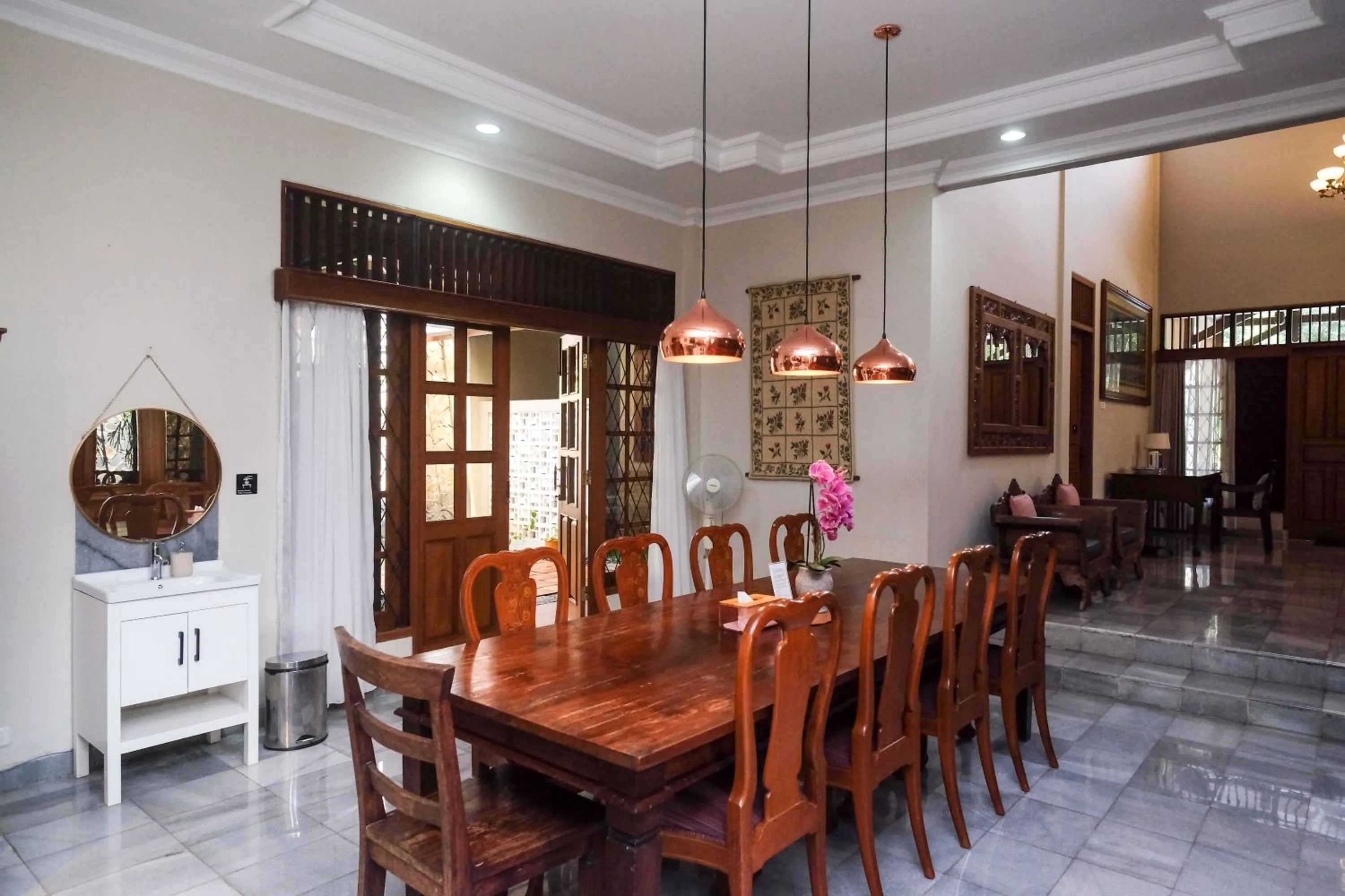 Dining area in SAREH VILLA by The Lavana