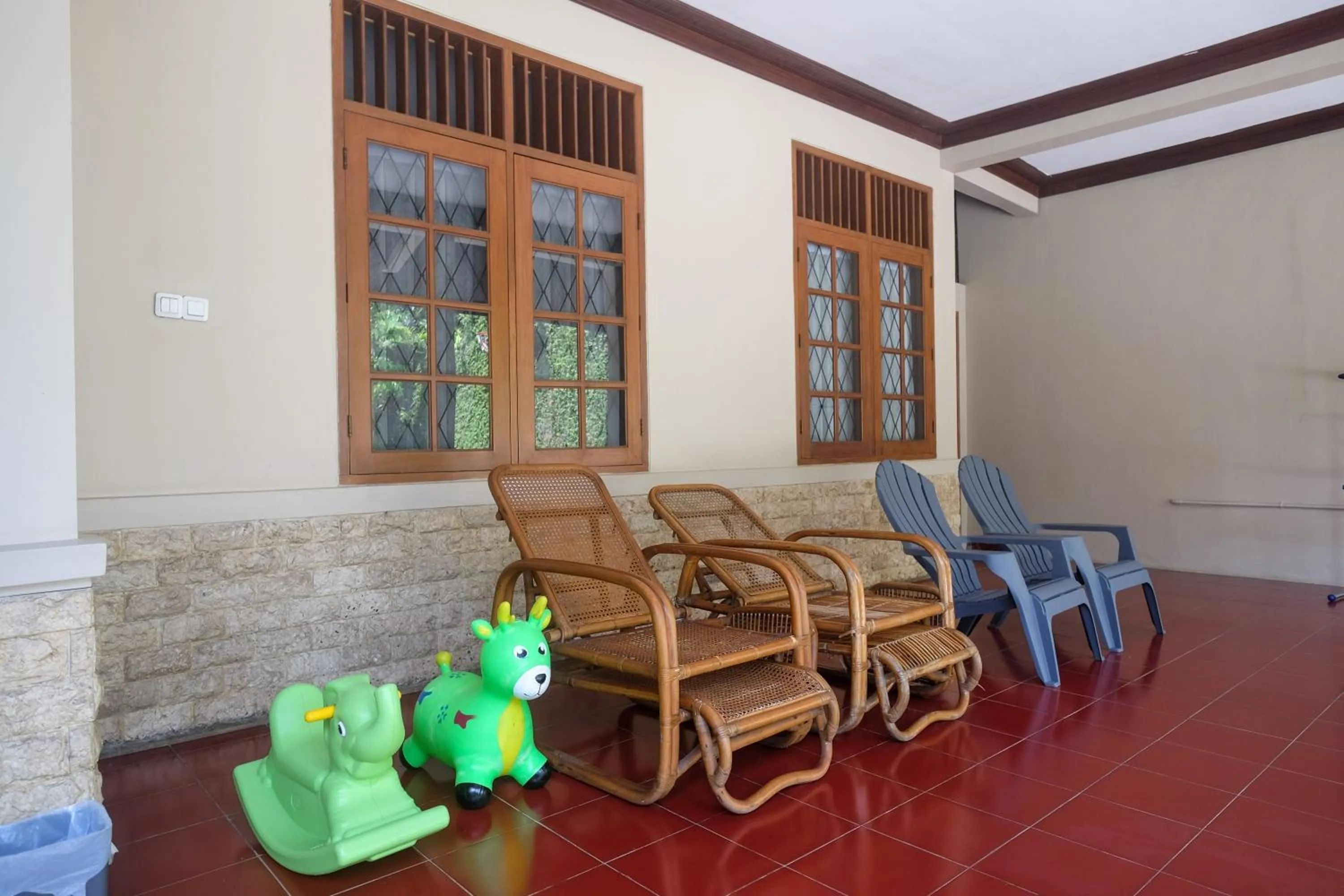Seating area in SAREH VILLA by The Lavana