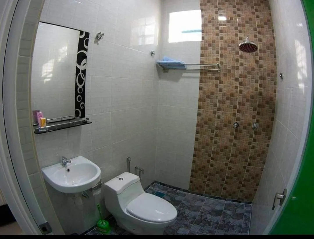 Bathroom in DLAYARAN VILLA GUEST HOUSE