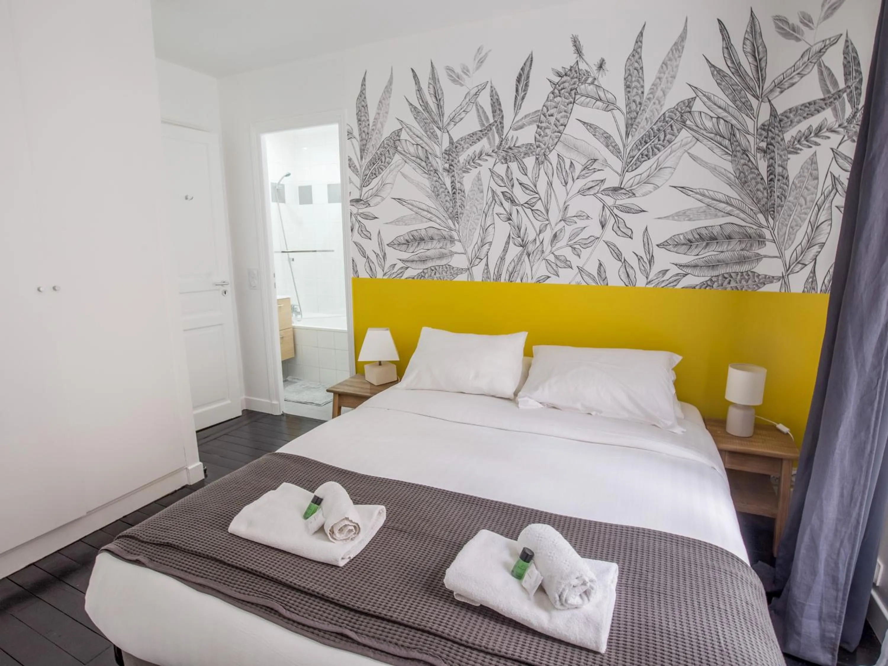 Bed in Newly Remodeled 2Bed APT with Elevator - Mobility Lease for Students and Work ONLY- Minimum 30 night stays
