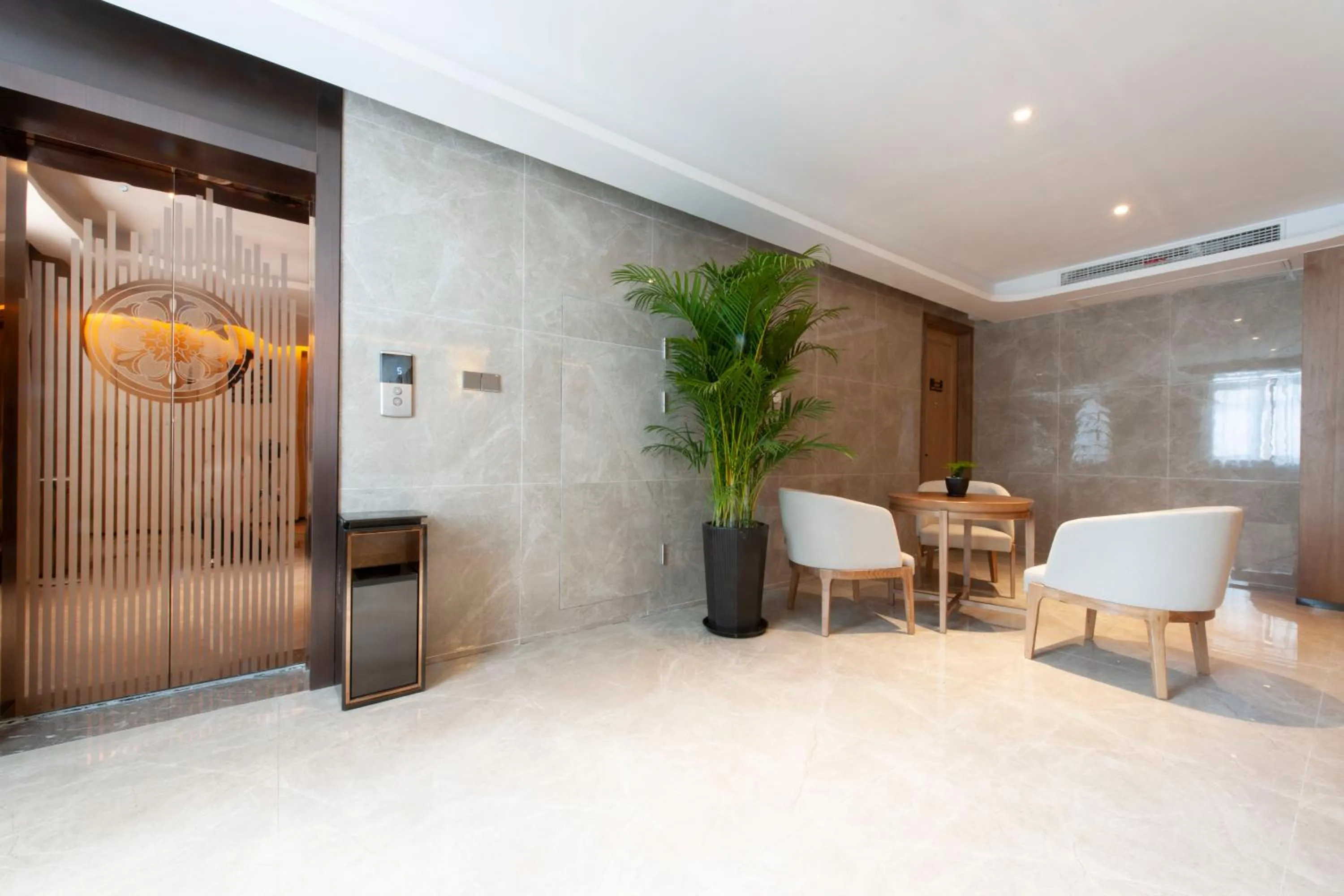 elevator in SSAW Boutiquel Hotel Xizi