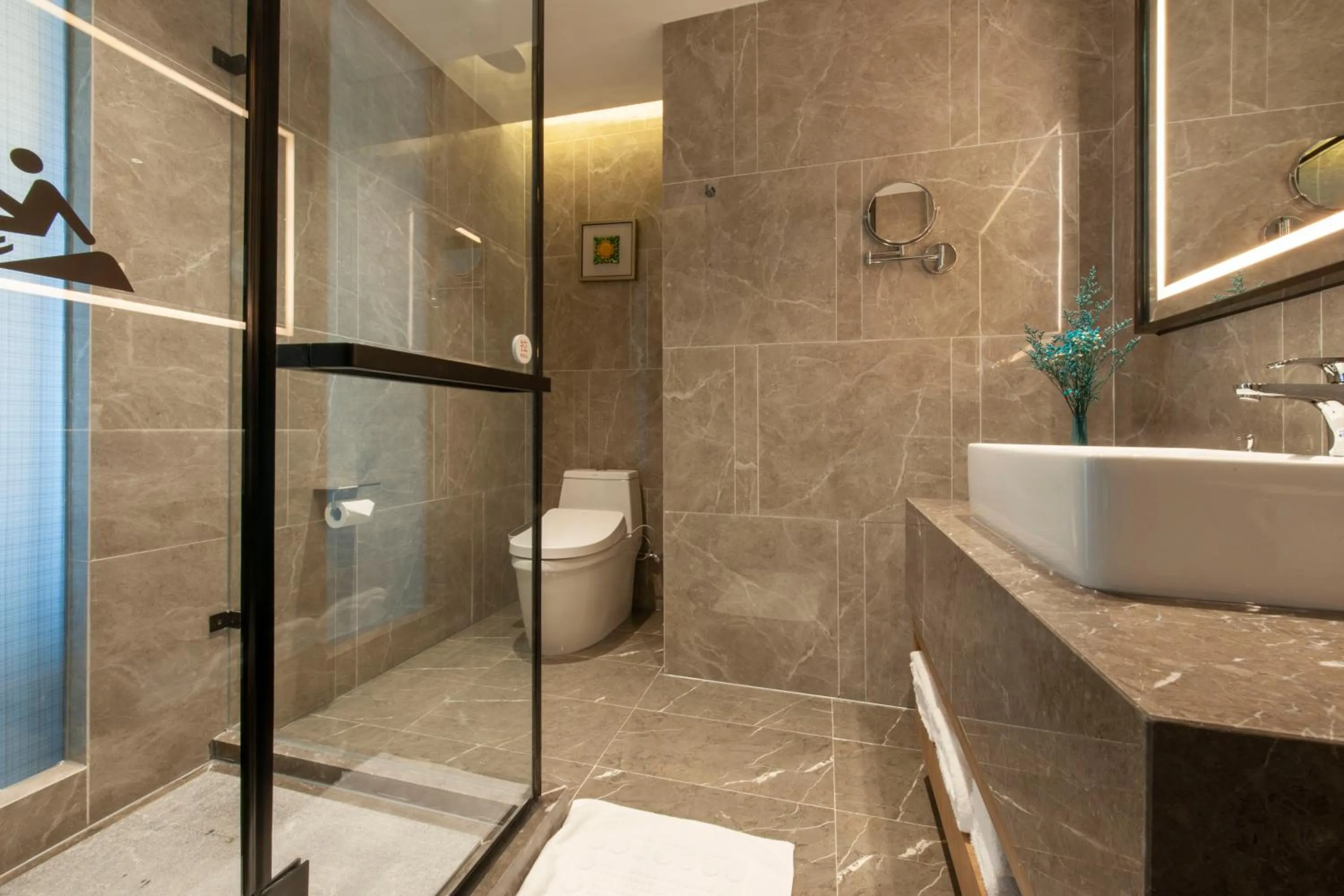 Shower in SSAW Boutiquel Hotel Xizi