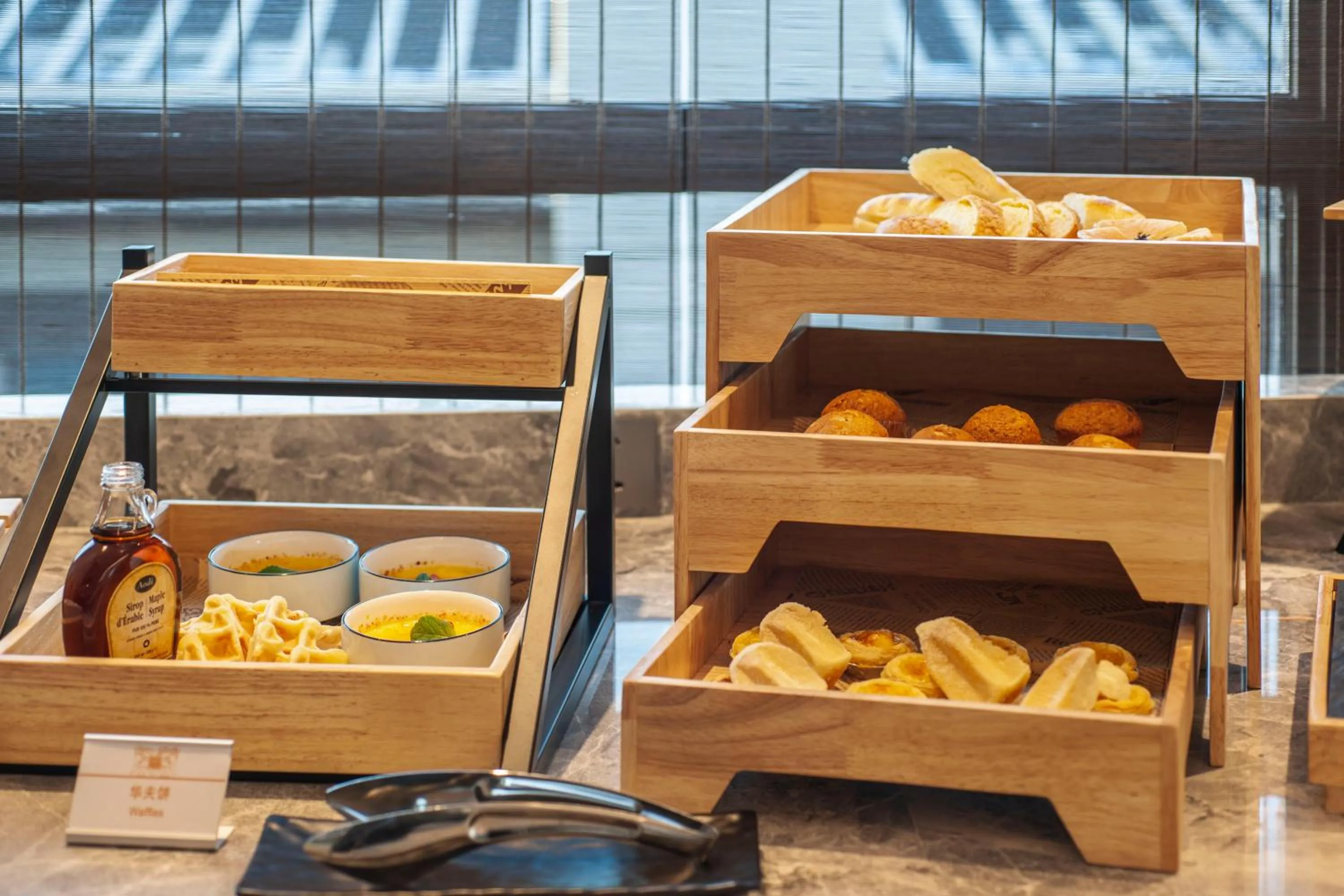 Buffet breakfast in SSAW Boutiquel Hotel Xizi