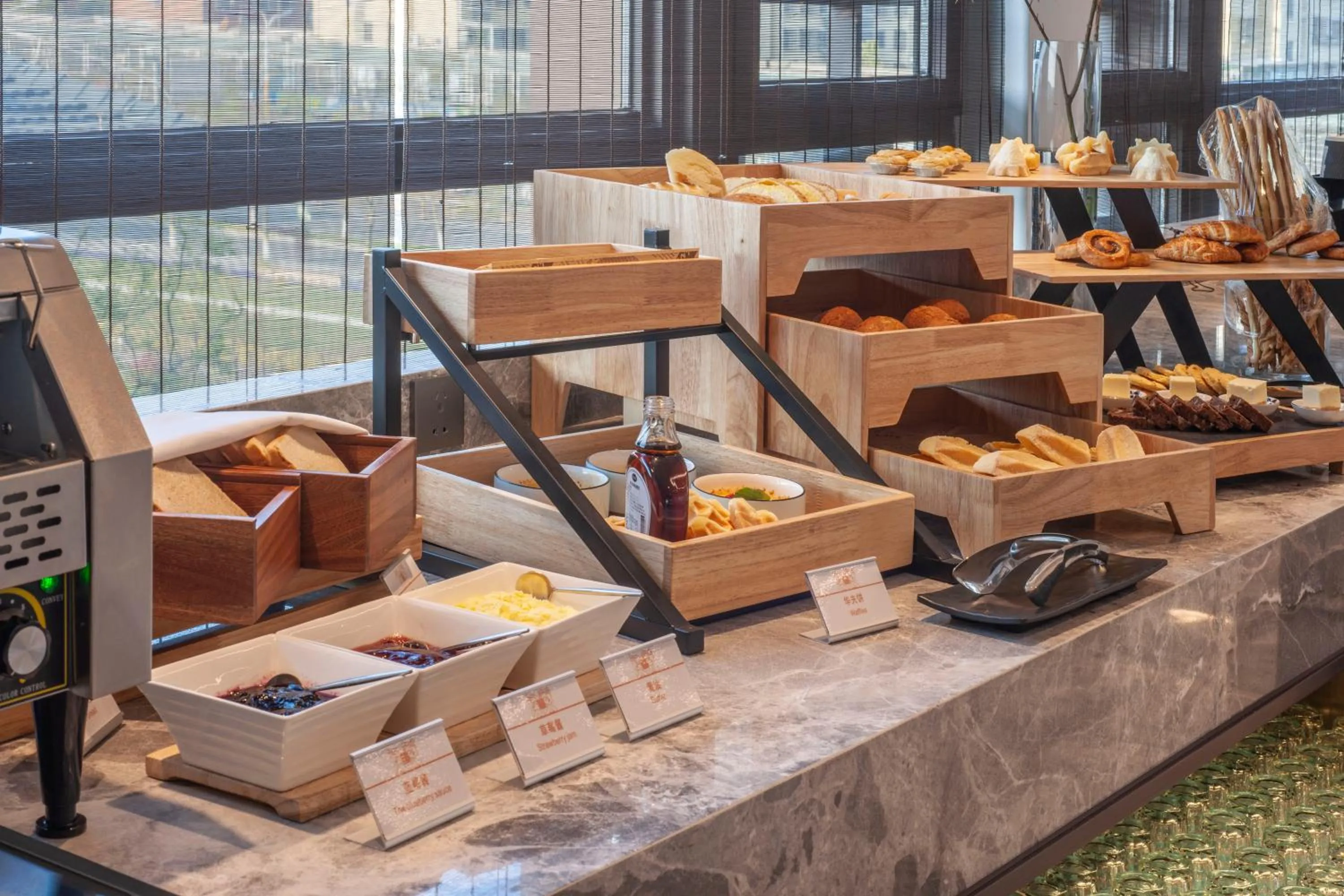 Buffet breakfast in SSAW Boutiquel Hotel Xizi