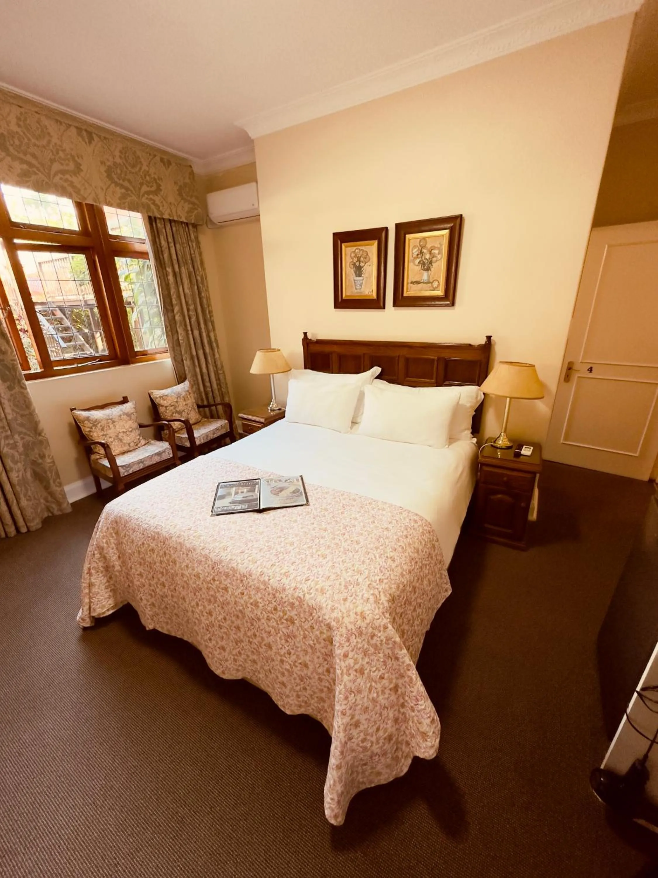 Bedroom, Bed in Ridgeview Lodge