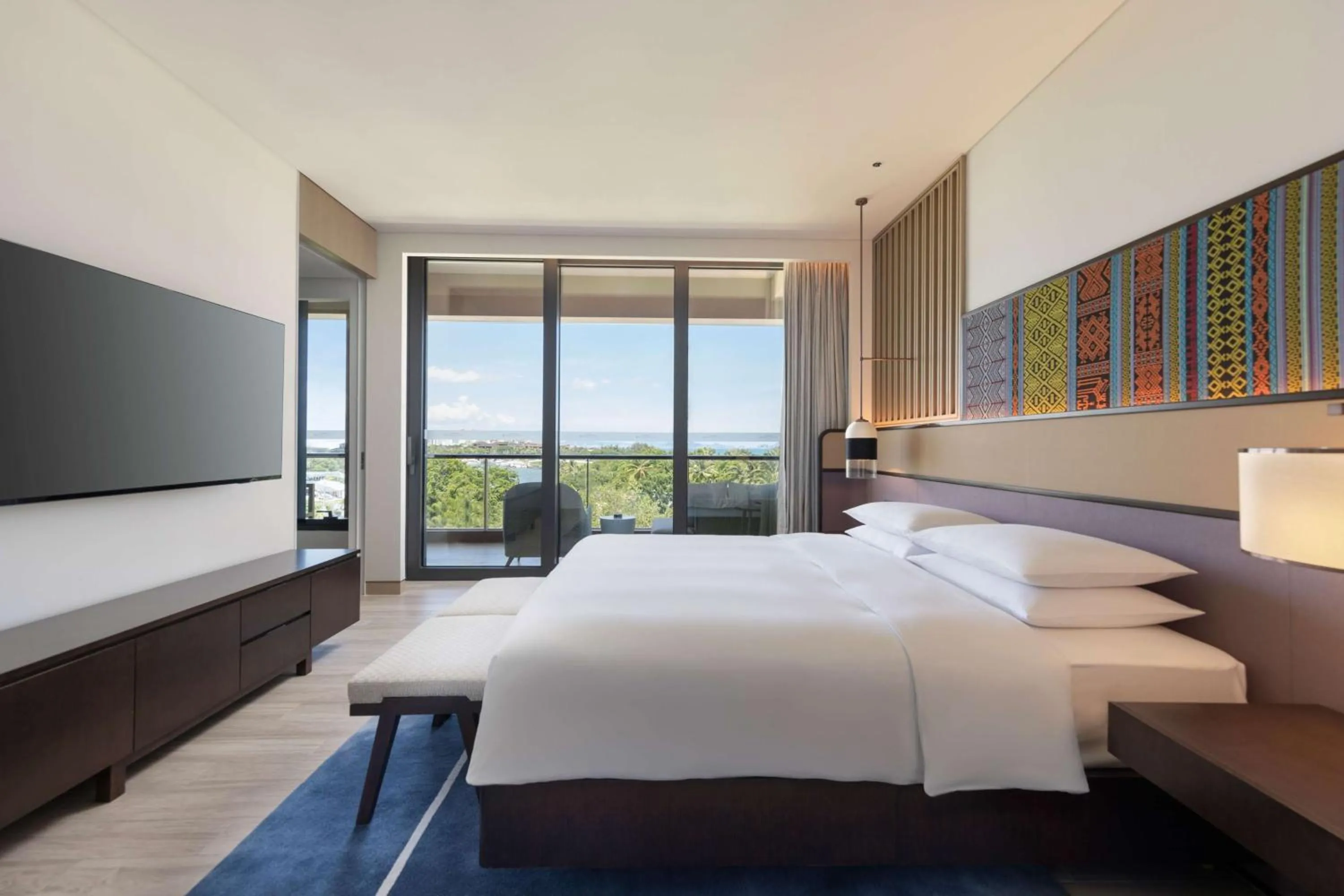 Photo of the whole room, Bed in Hyatt Regency Sanya Tianli Bay