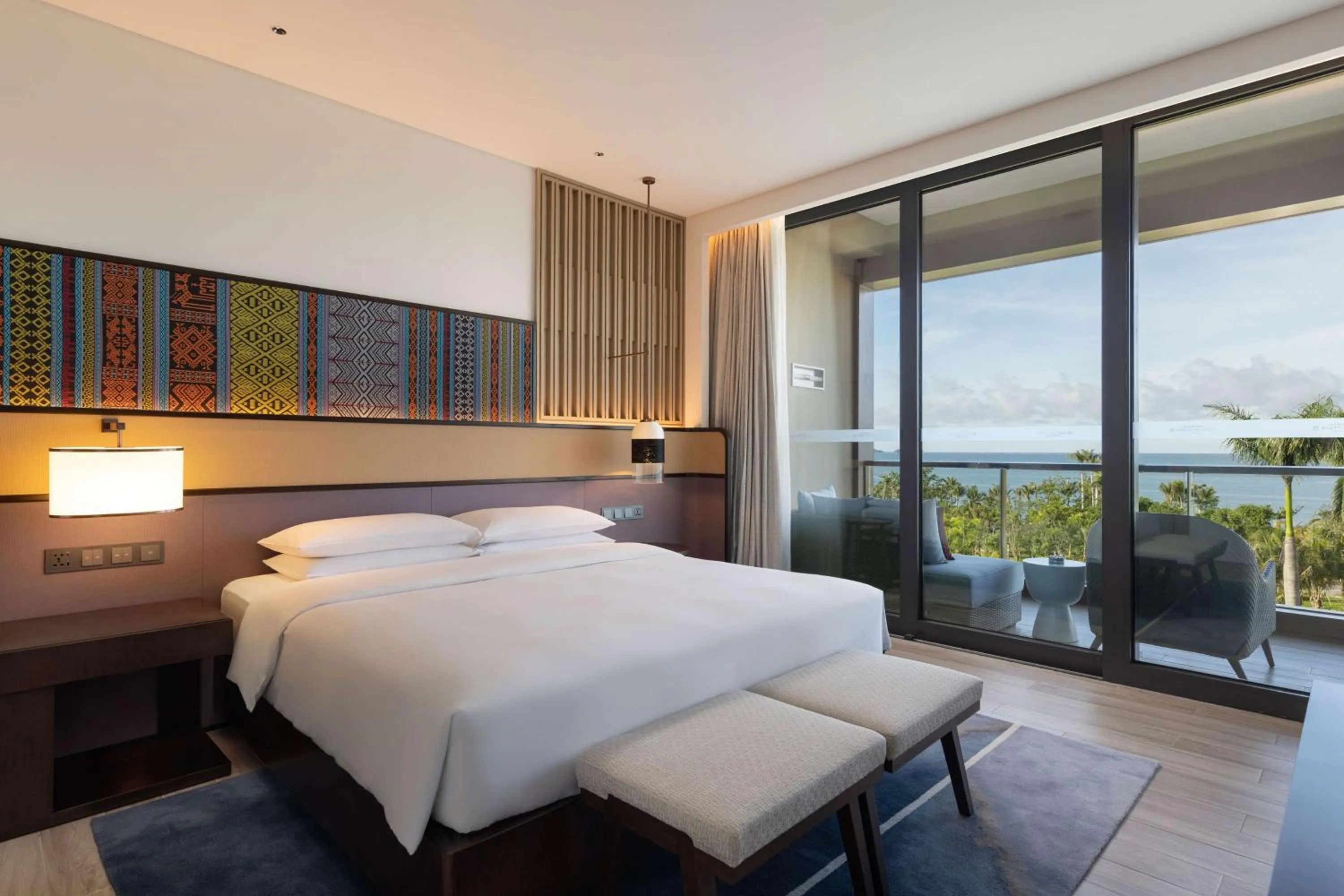 Photo of the whole room, Bed in Hyatt Regency Sanya Tianli Bay