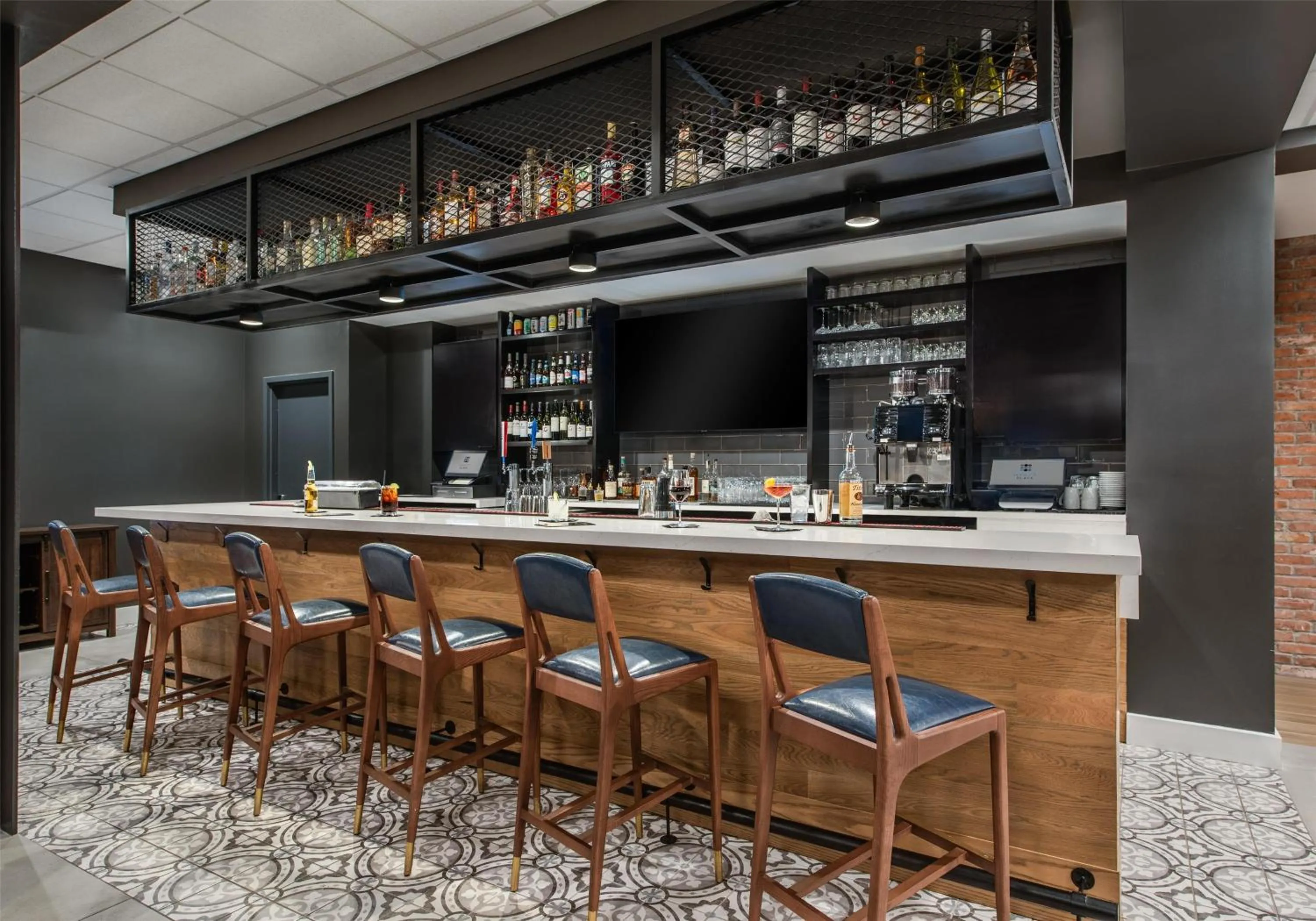 Lounge or bar in Hyatt Place Newark-Main Street