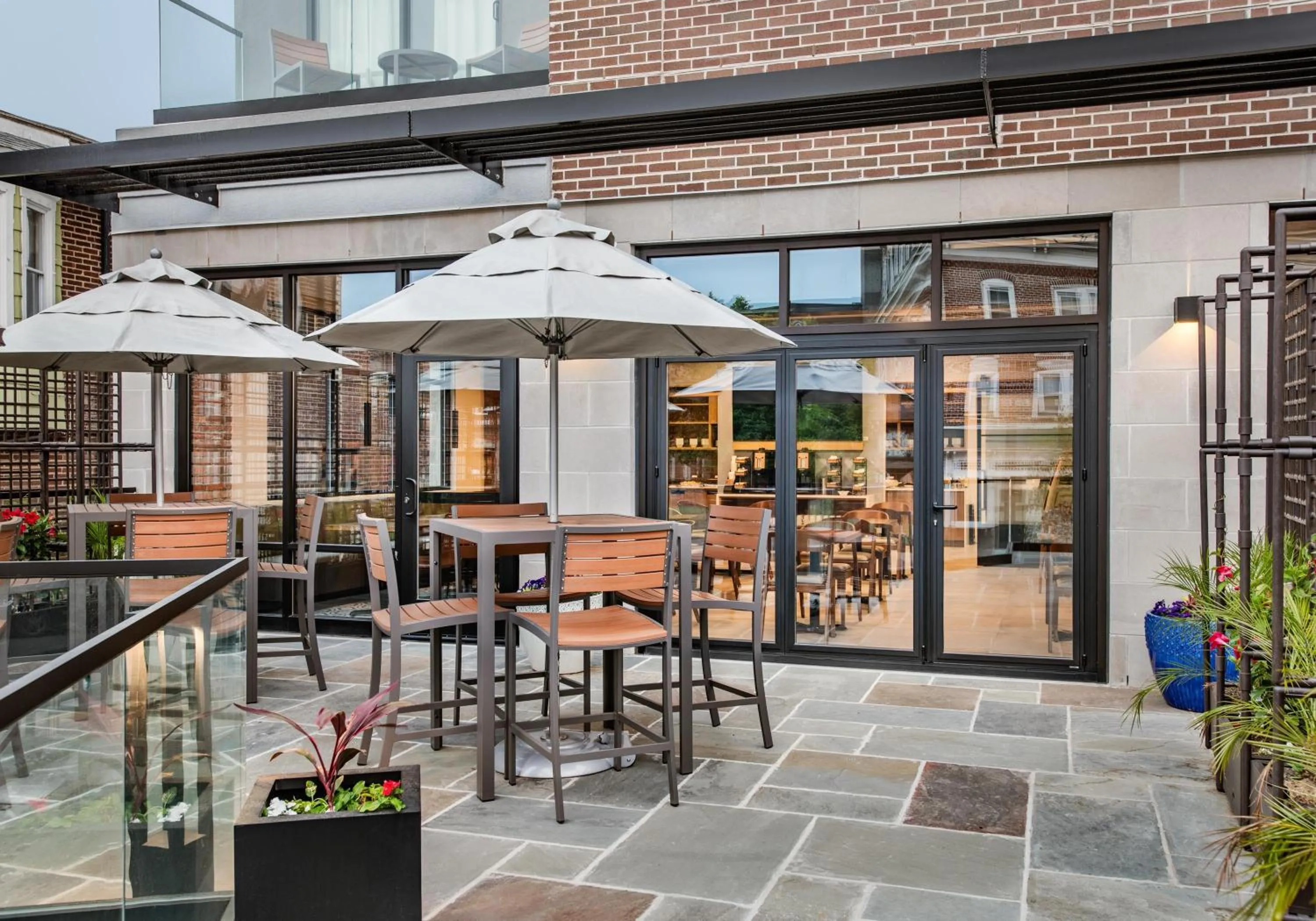Patio in Hyatt Place Newark-Main Street