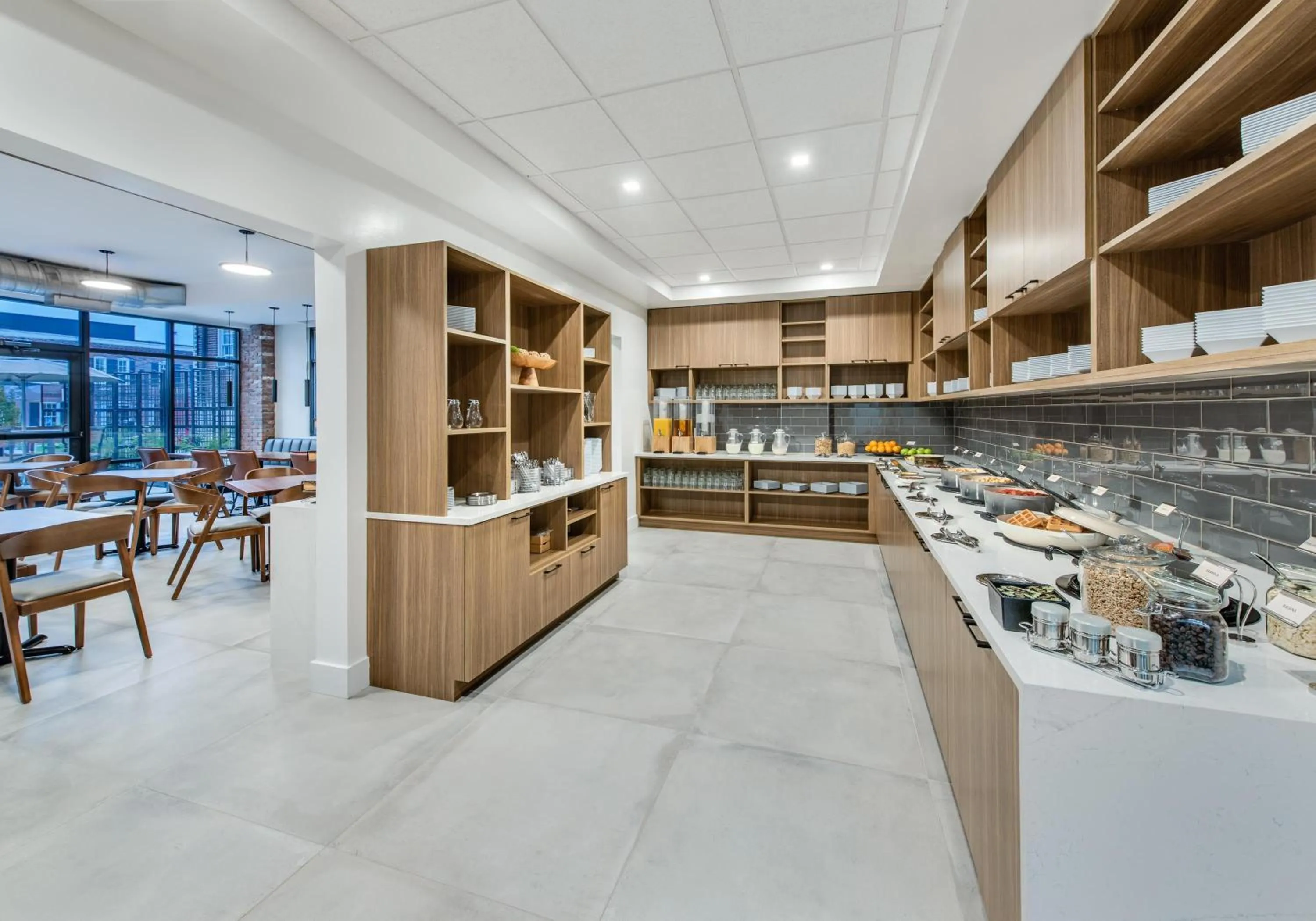 Restaurant/places to eat in Hyatt Place Newark-Main Street