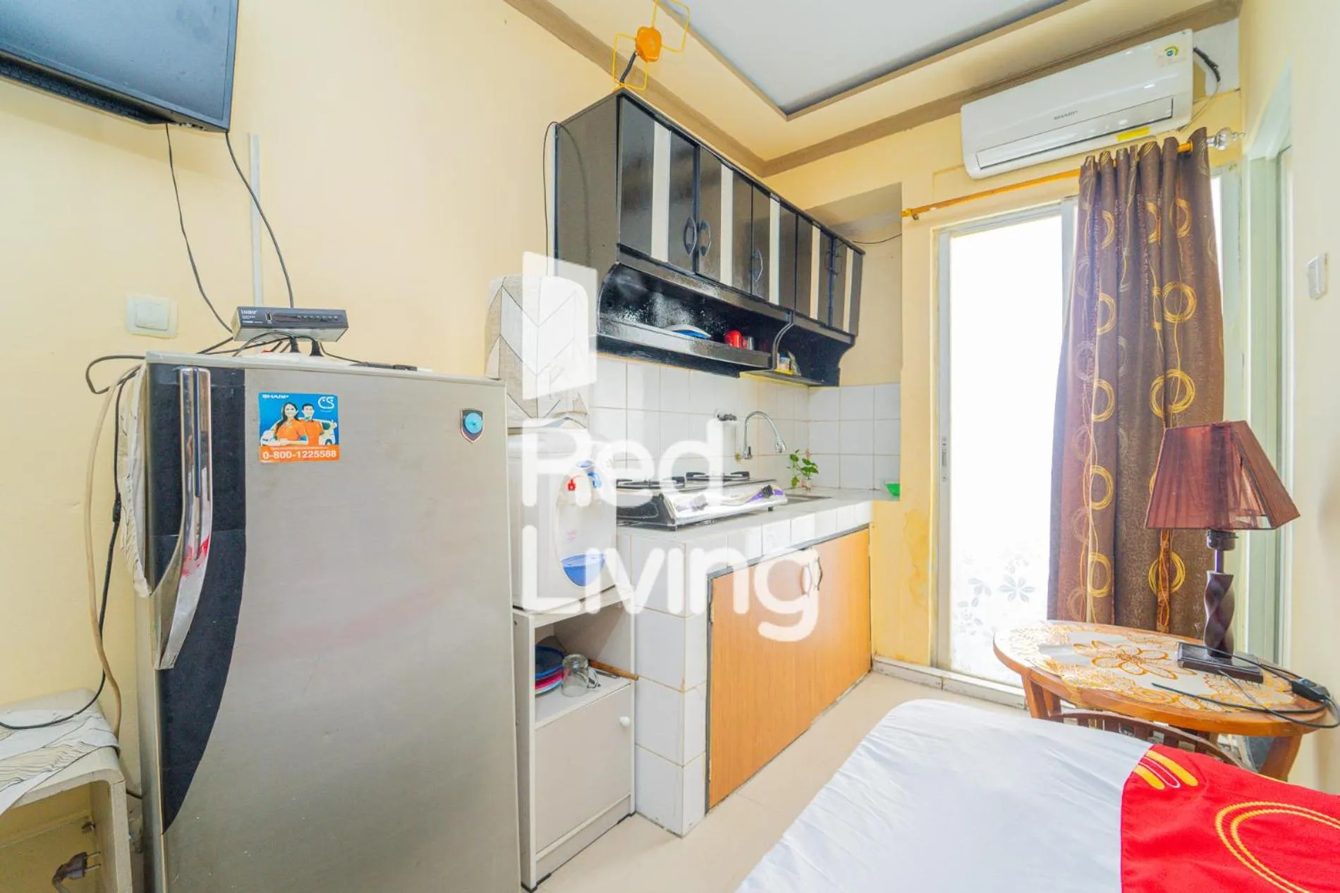 Kitchen or kitchenette in RedLiving Apartemen Cibubur Village - Lily's Room Tower C